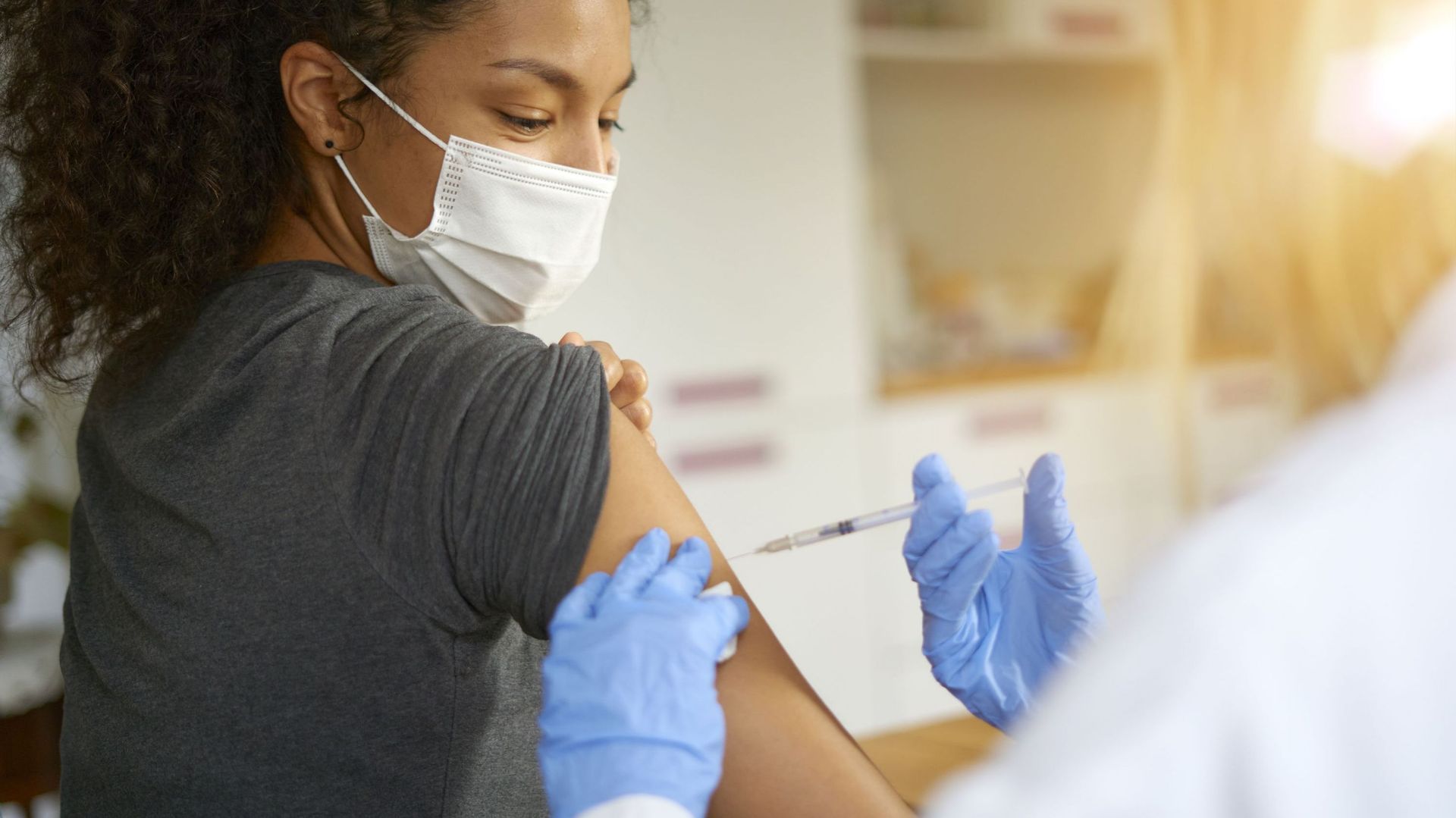 Vaccination en Wallonie: toutes les personnes "éligibles" à la dose de rappel peuvent désormais s'inscrire sur Qvax