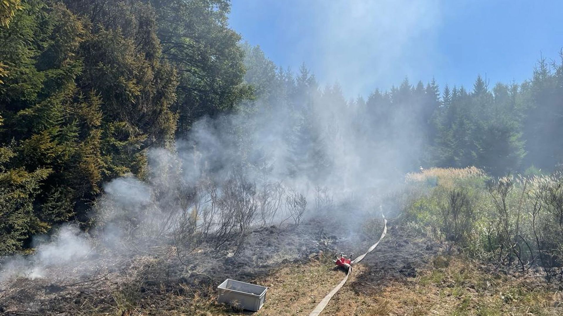 Il y a quelques jours, c'était la Zone de Secours Vesdre Hoegne et Plateau qui envoyait ses pompiers pour arrêter un incendie à Baelen. Un feu de végétation s'était déclaré à proximité du barrage de la Gileppe.