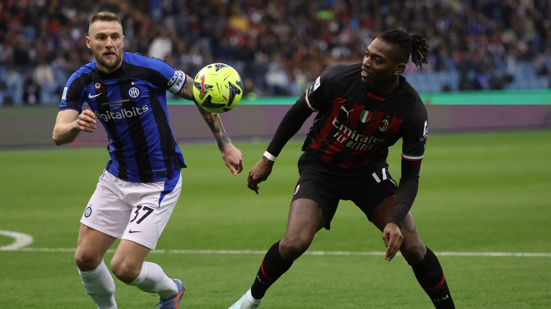 Football : Skriniar (Inter Milan) et Rafael Leao (AC Milan)
