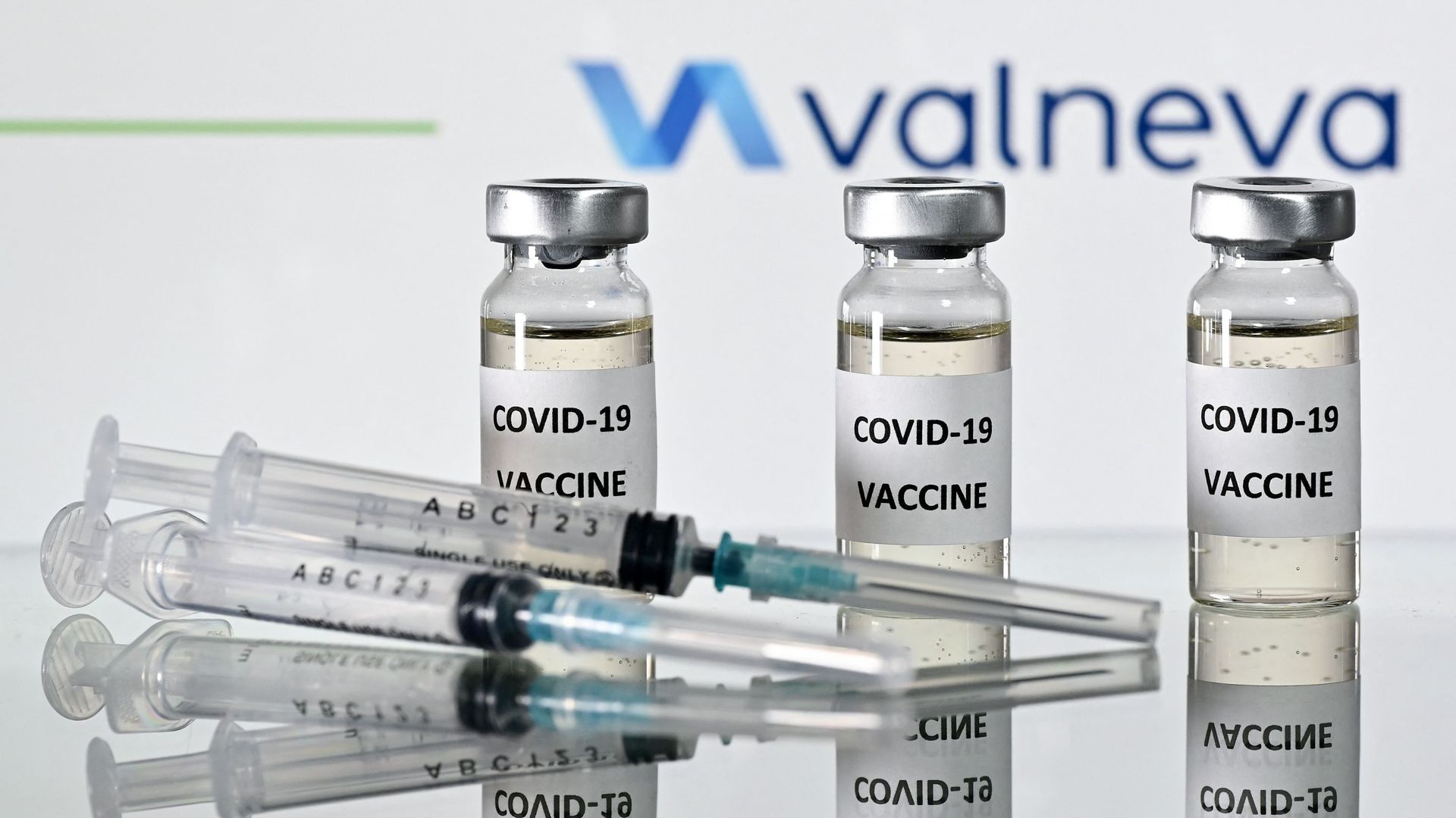 Vaccination : le laboratoire Valneva négociera avec les pays, pas avec l'Union européenne