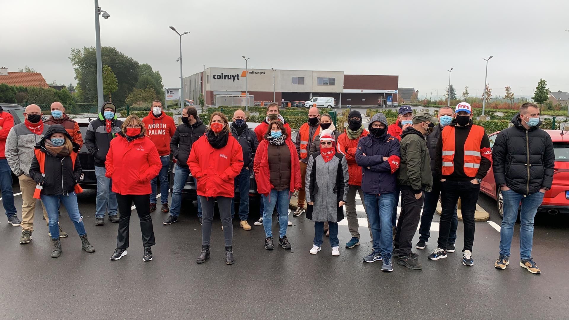 Illustration montre des travailleurs de Setca en grève devant le supermarché Colruyt à Herve, lundi 12 octobre 2020.