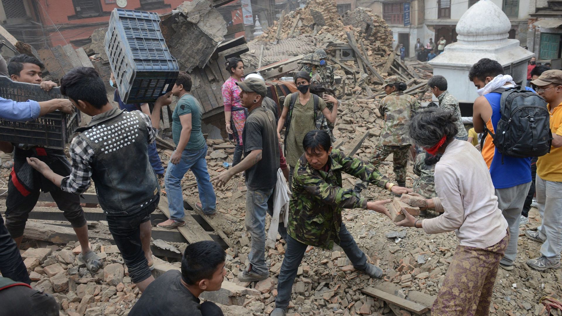Séisme au Népal: plus de 1000 morts, le centre historique de Katmandou ravagé