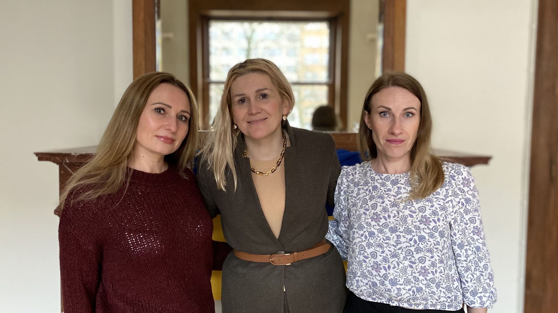 Liliia Pcholkina (gauche), Nadiya Nychay (centre), Olena Vidanova (droite) sont avocates ukrainiennes.