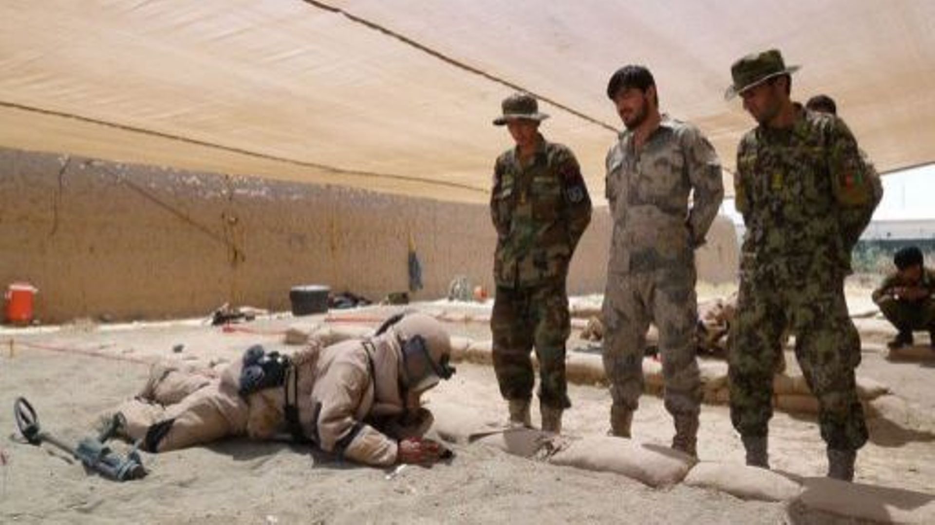 Des soldats afghans s'entraînent, le 12 juin 2013 dans le Camp Shaheen, situé près de Mazar-e-Sharif