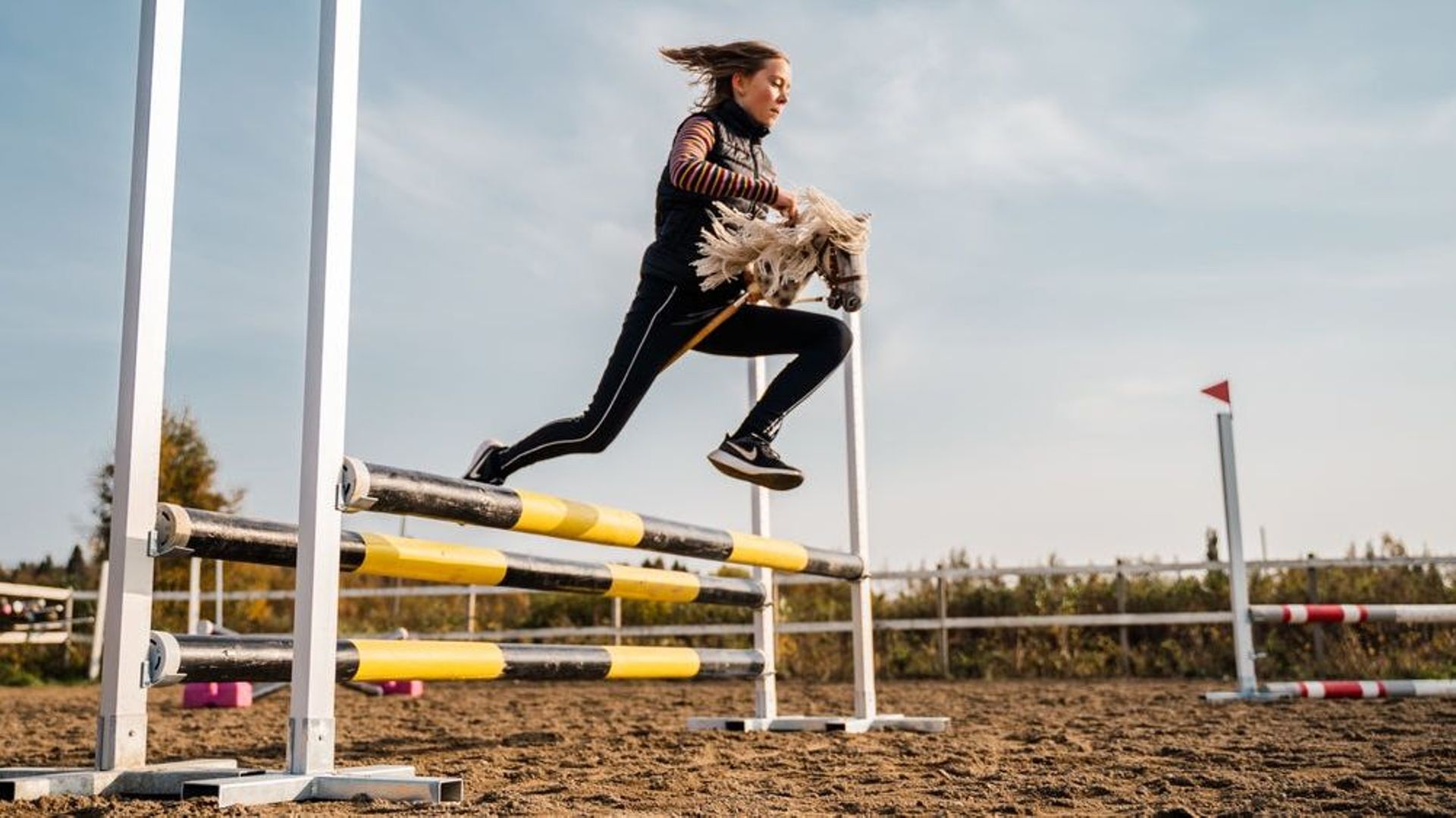Fitness, Sport, Opleiding En Levensstijl Concept - Het Gezonde Atleet Naakt-chested Springen Met Touwtjespringen Openlucht Image79229691