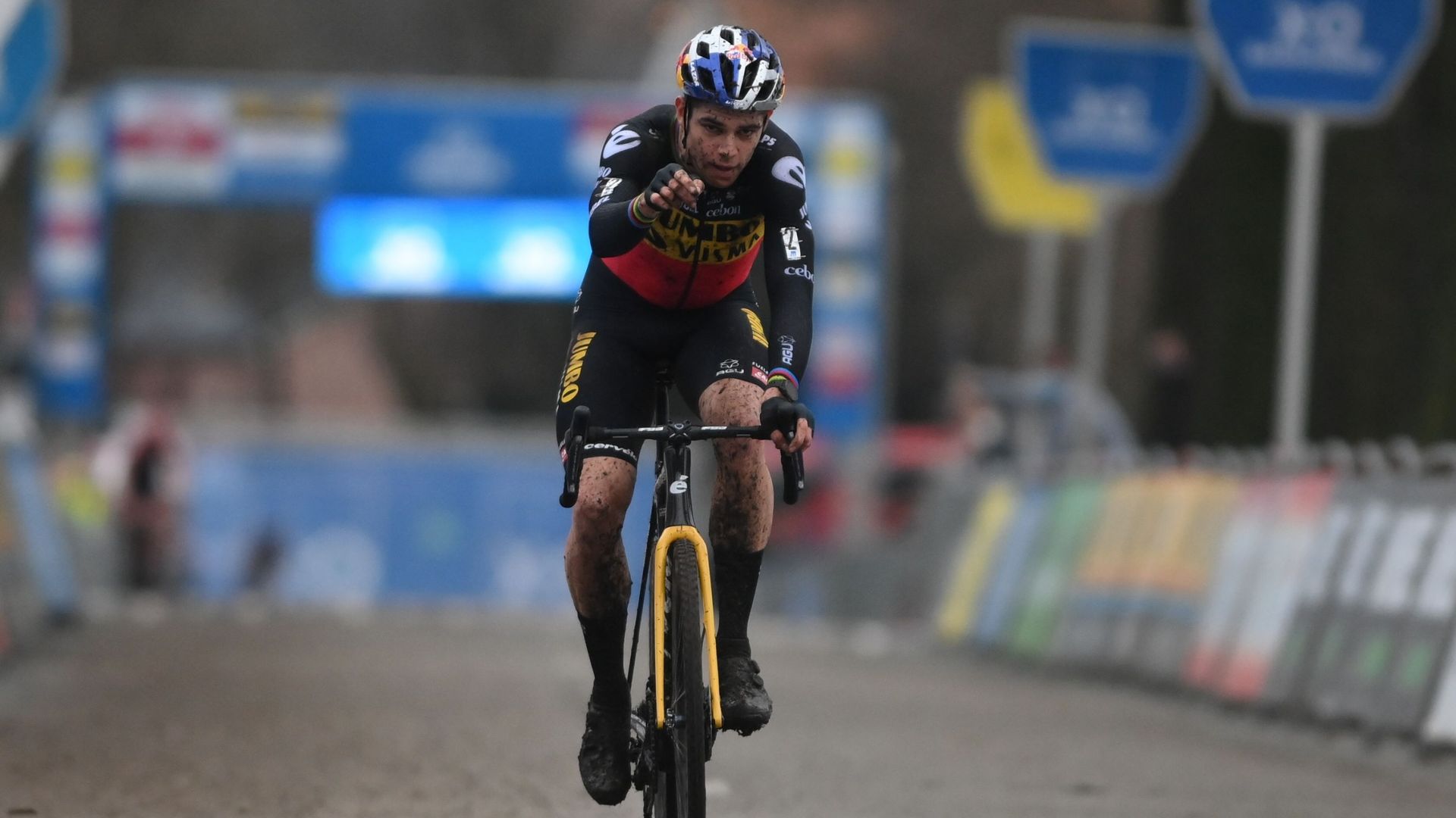 Wout van Aert s'impose une nouvelles fois en cyclo-cross.