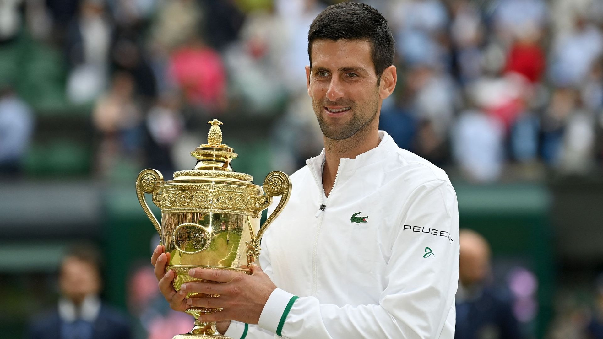 Novak Djokovic remporte son vingtième Grand Chelem à Wimbledon.