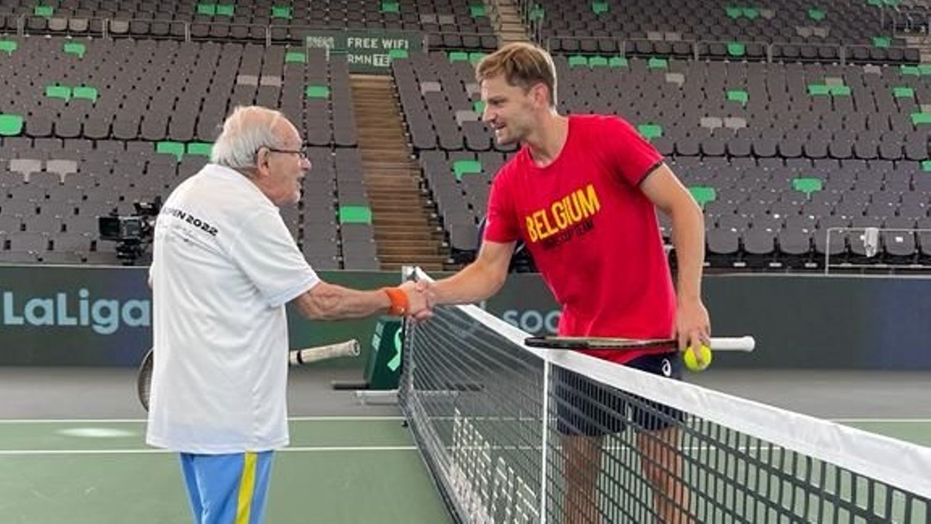 Leonid Stanislavskyi, 98 ans, a échangé des balles avec David Goffin, en marge de la Coupe Davis, à Hambourg