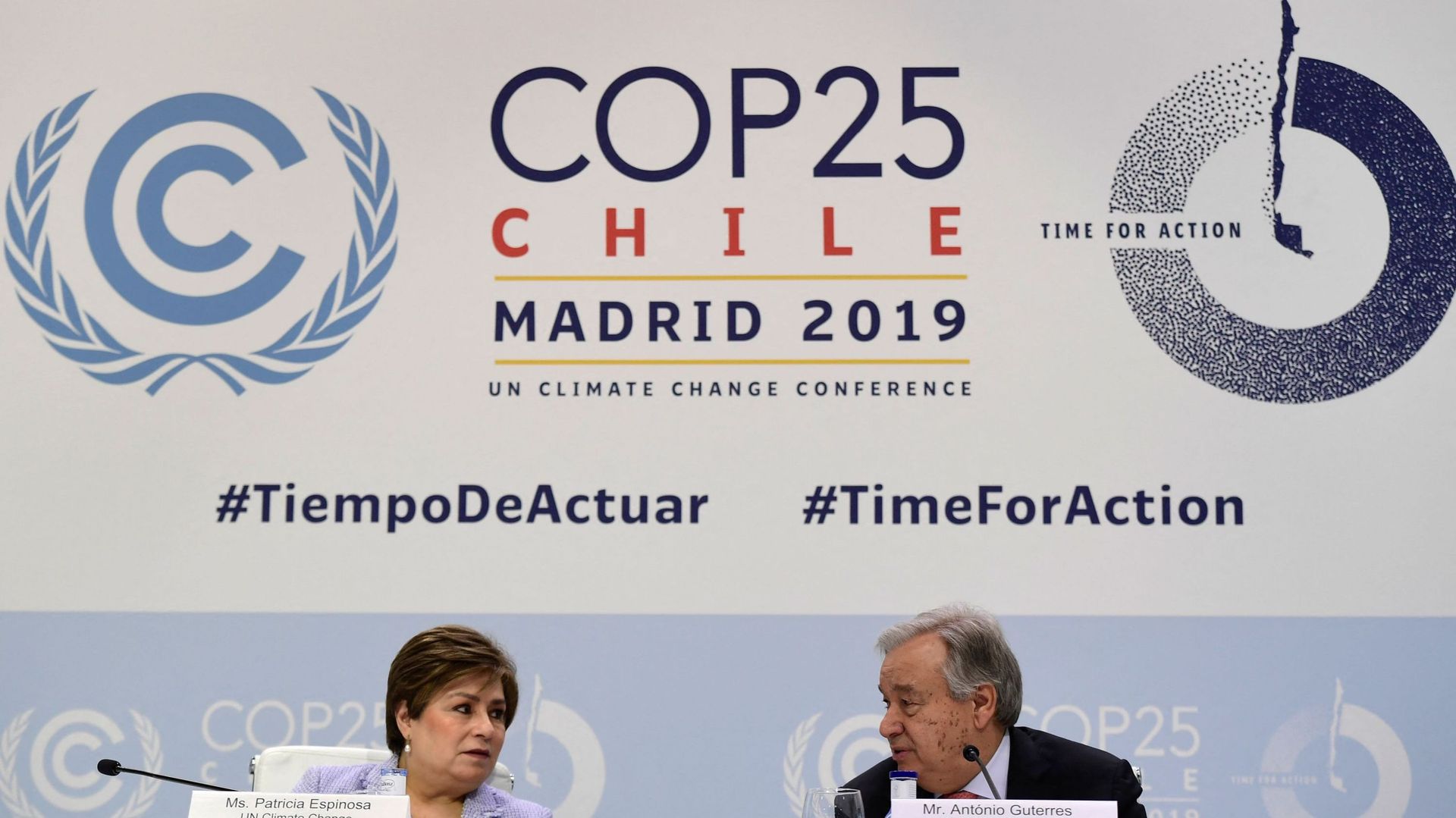 Patricia Espinosa, secrétaire exécutive de la Convention-cadre des Nations unies sur les changements climatiques, aux côtés d'Antonio Guterres, le secrétaire général des Nations unies. 