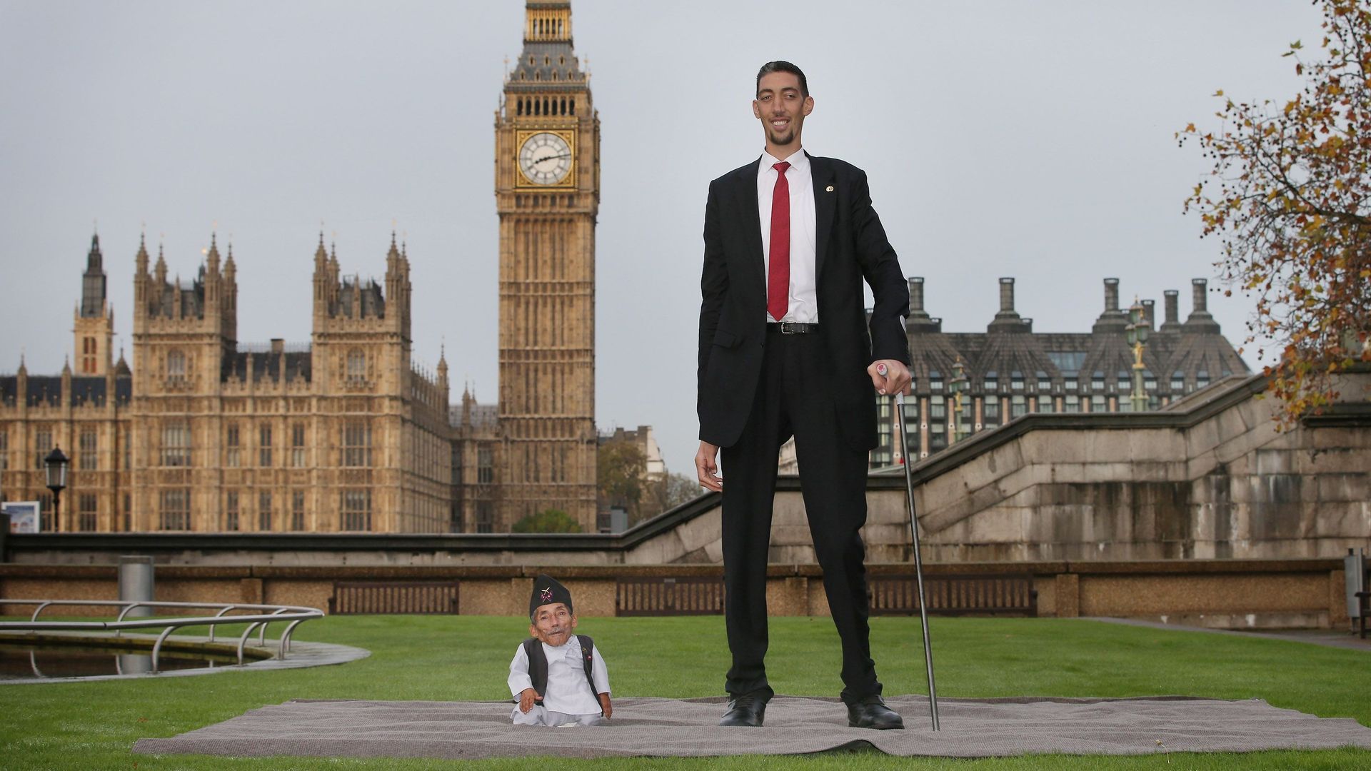 En 2014, le plus grand homme du monde rencontrait le plus petit homme du monde