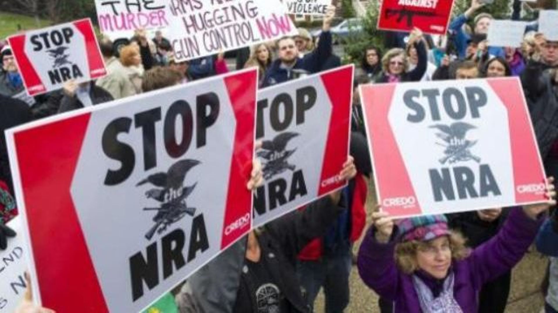 USA/Fusillade - le lobby américain des armes sort du silence et exprime sa tristesse