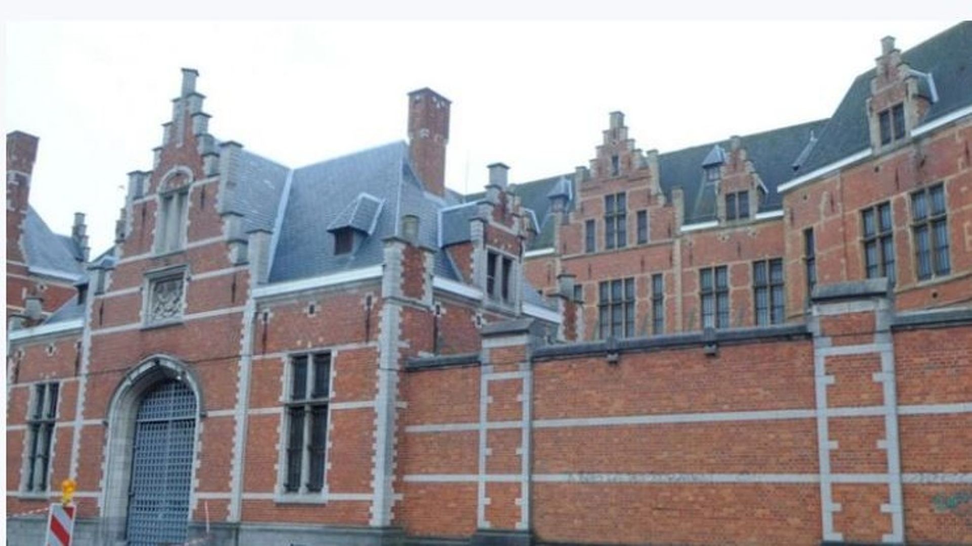 Bruxelles : l’acquittement plaidé pour deux gardiens et une gardienne de prison