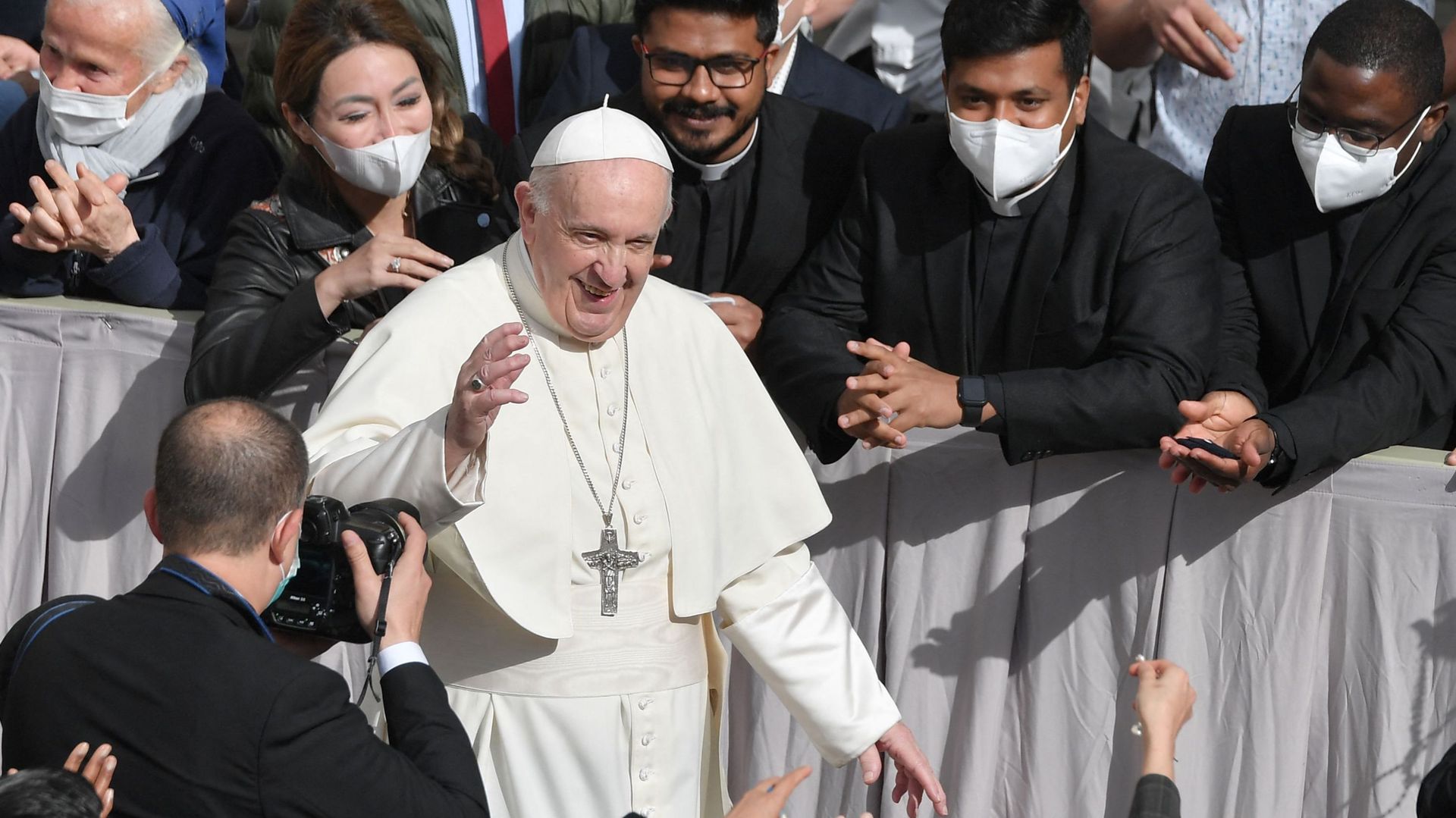 Le pape François a tenu mercredi pour la première fois depuis six mois son audience générale hebdomadaire en présence du public.