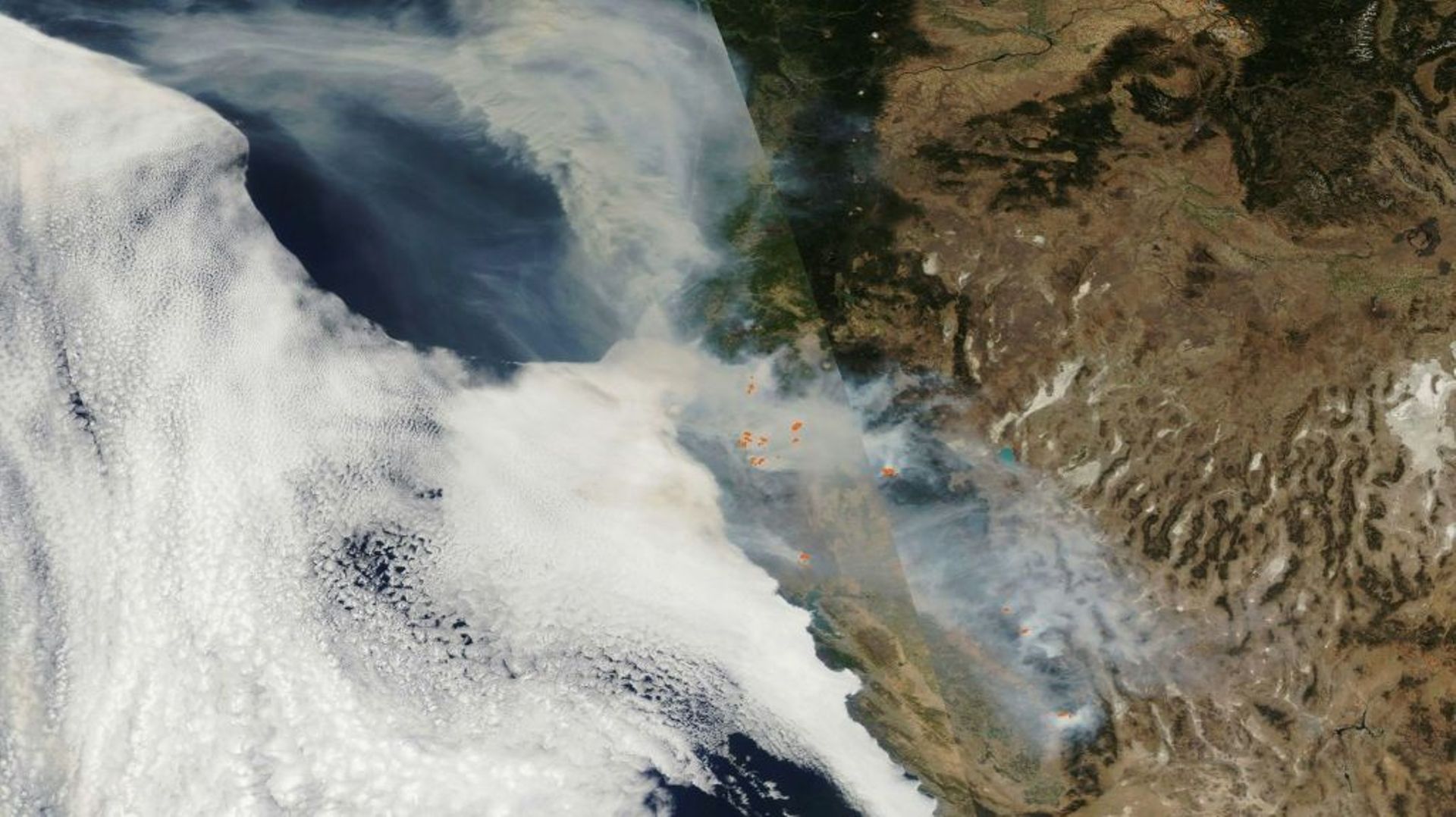 Image satellite de la Nasa montrant les feux en Californie en octobre 2020