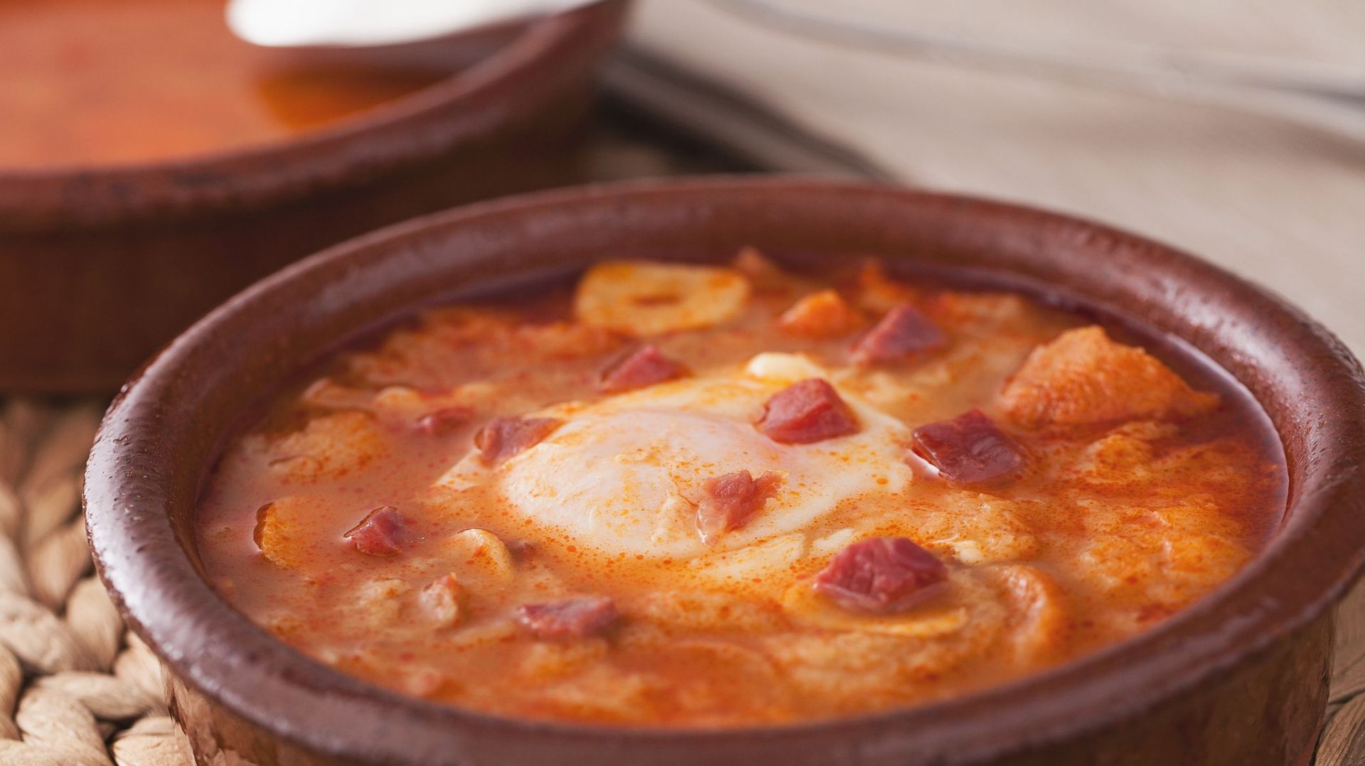 Des rumeurs évoquent la soupe à l’ail comme un aliment permettant de lutter contre le Covid-19.