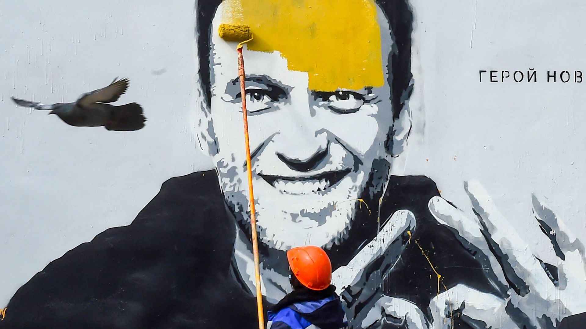 Graffiti représentant Alexei Navalny effacé d’un mur de Saint-Petersbourg le 28 avril 2021 (illustration)