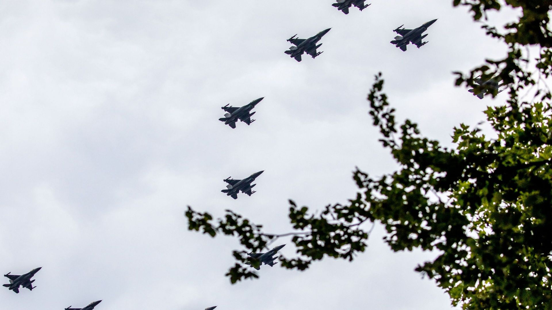 Une vingtaine de décollages d'alerte pour les F-16 belges en Lituanie