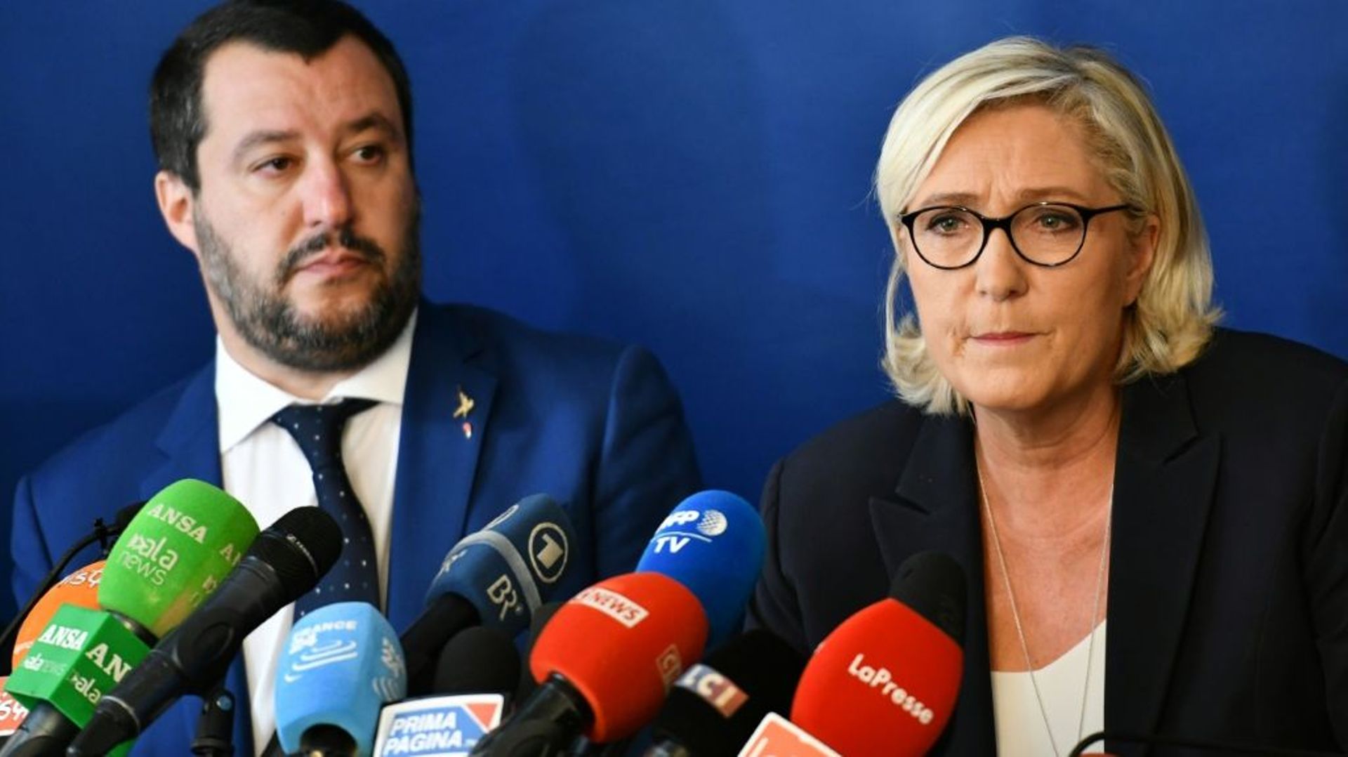 Marine Le Pen,  présidente du RN, donne une conférence de presse avec le ministre italien de l'Intérieur Matteo Salvini, à Rome le 8 octobre 2018