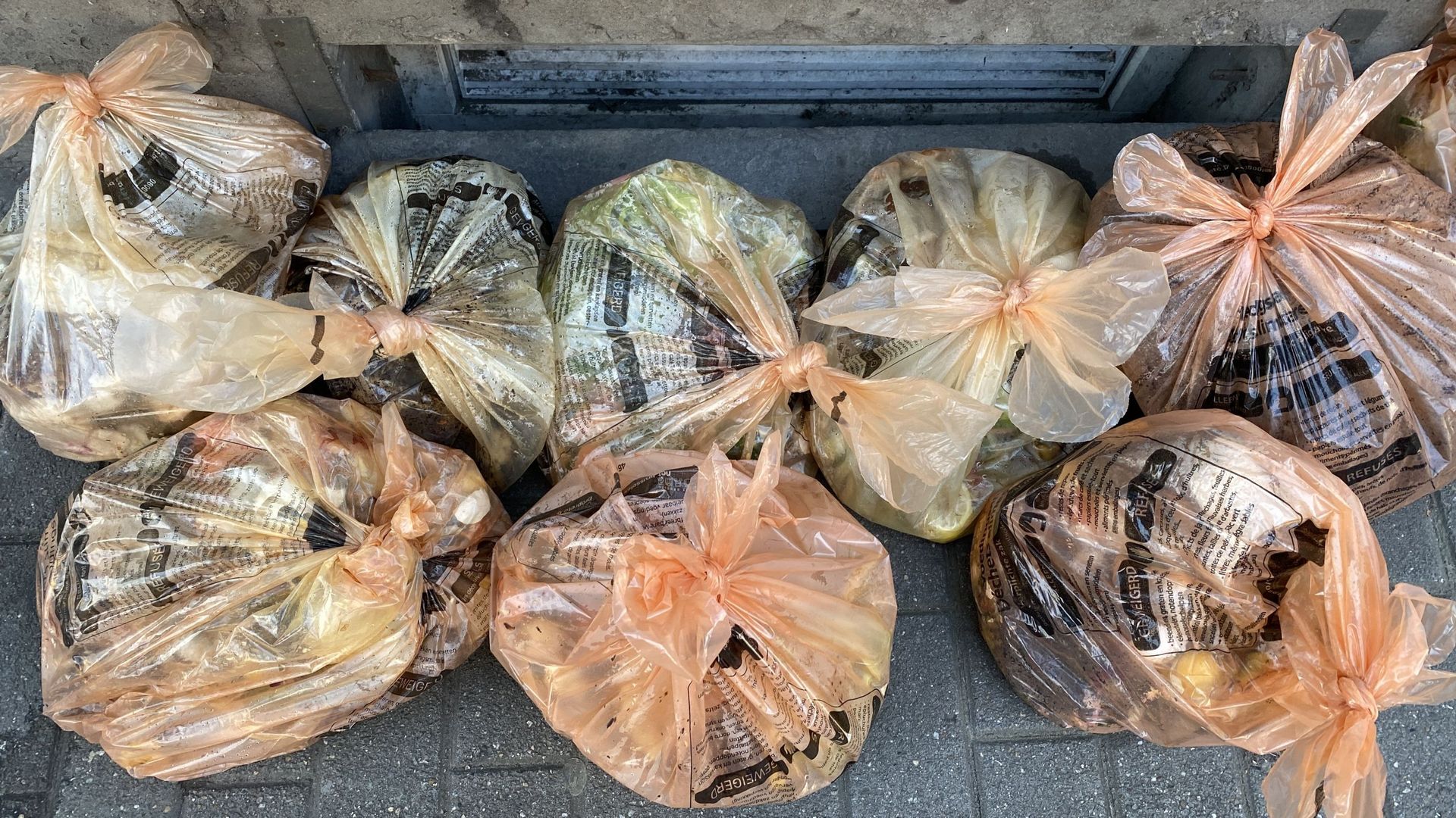 Depuis le 15 mai 2023, les poubelles orange sont obligatoires à Bruxelles.
