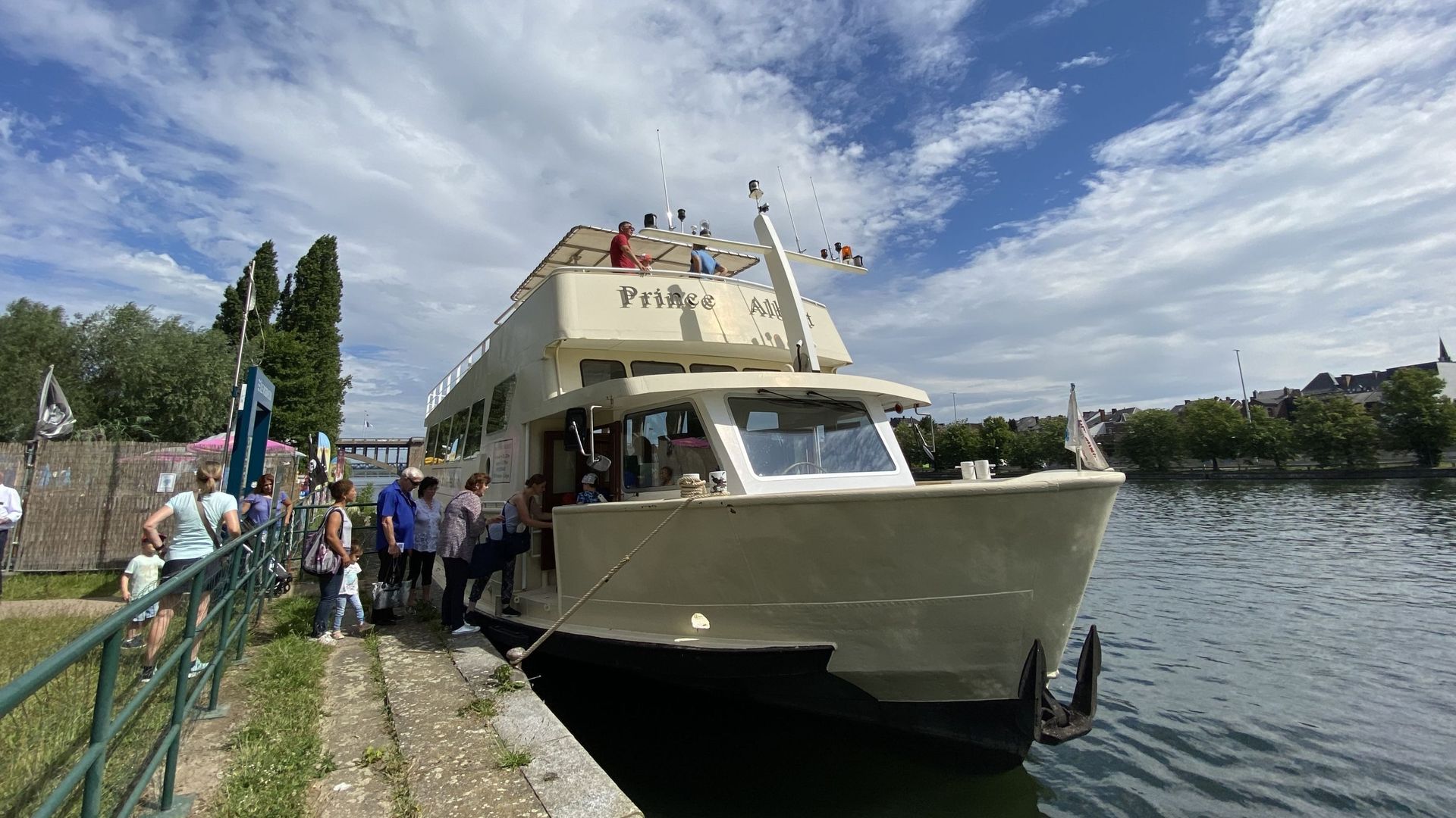 Le bateau "Prince Albert" emmène les touristes sur la Meuse au départ de l’Île Robinson à Visé, chaque mercredi et dimanche de l’été.