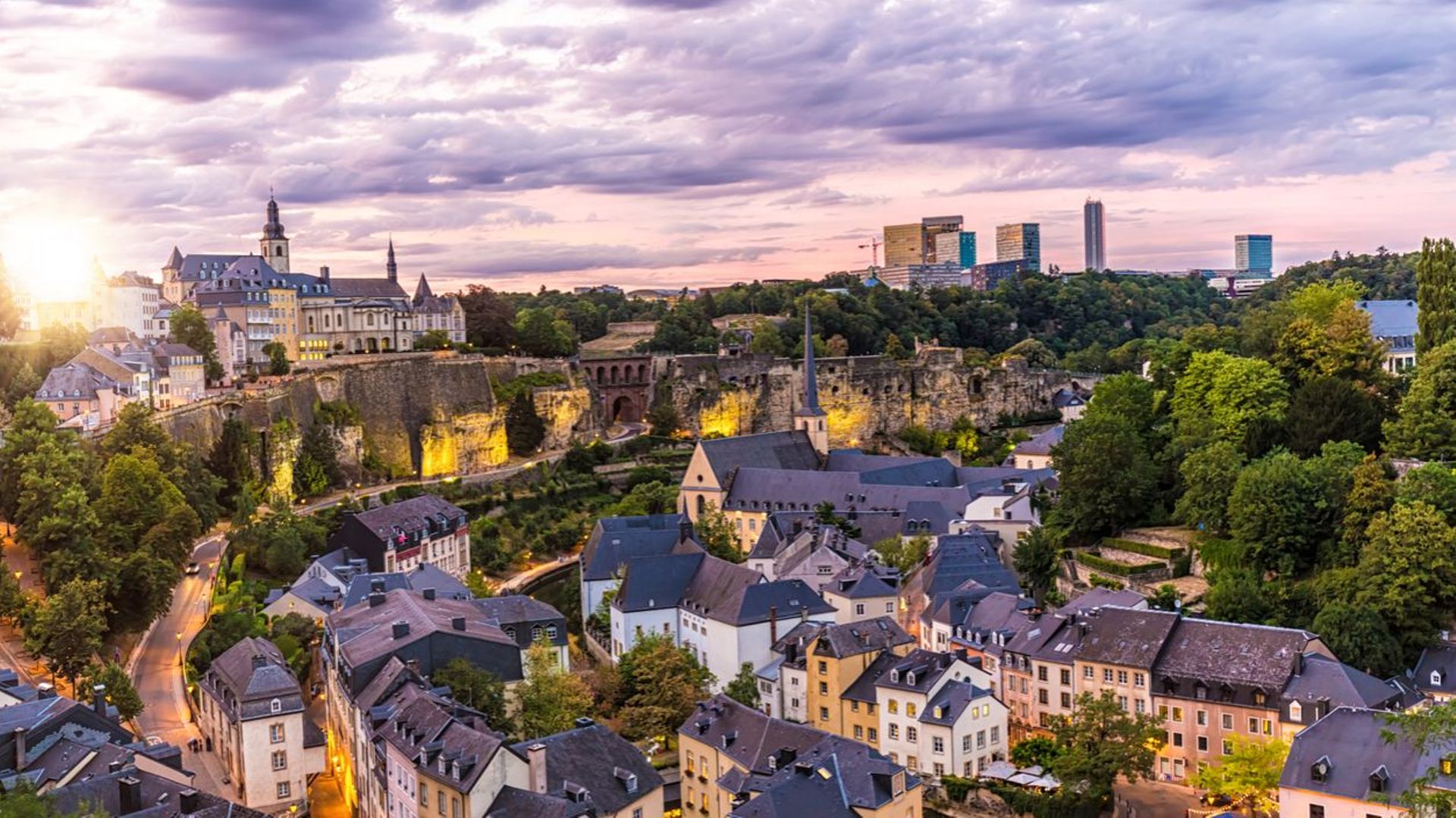 Luxembourg-Ville, classée par l'Unesco, n'est qu'à 20 minutes de route de Mondorf Domaine Thermal.