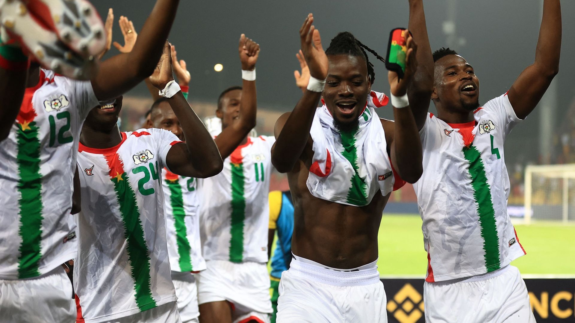 Les joueurs du Burkina Faso célèbrent leur victoire face à la Tunisie
