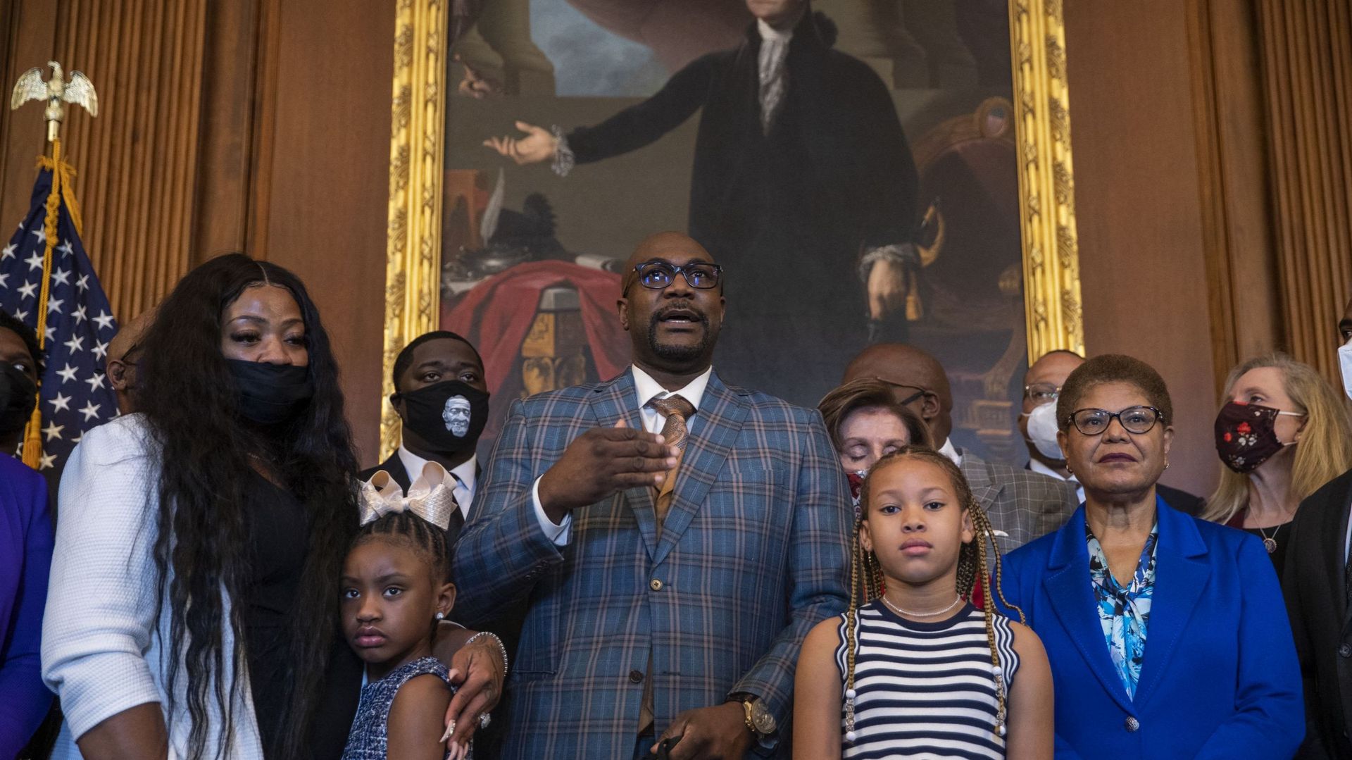 Philonise Floyd avec d'autres membres de la famille de George Floyd.