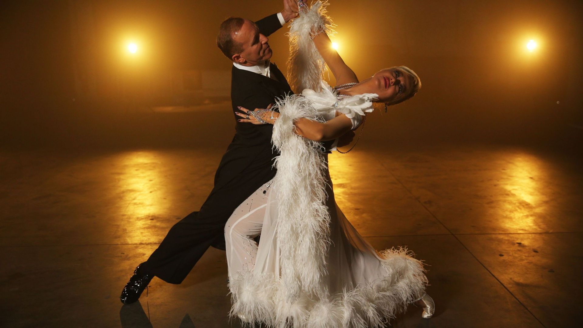 Jean-Hugues et sa partenaire Elvira Beschi dansant la valse