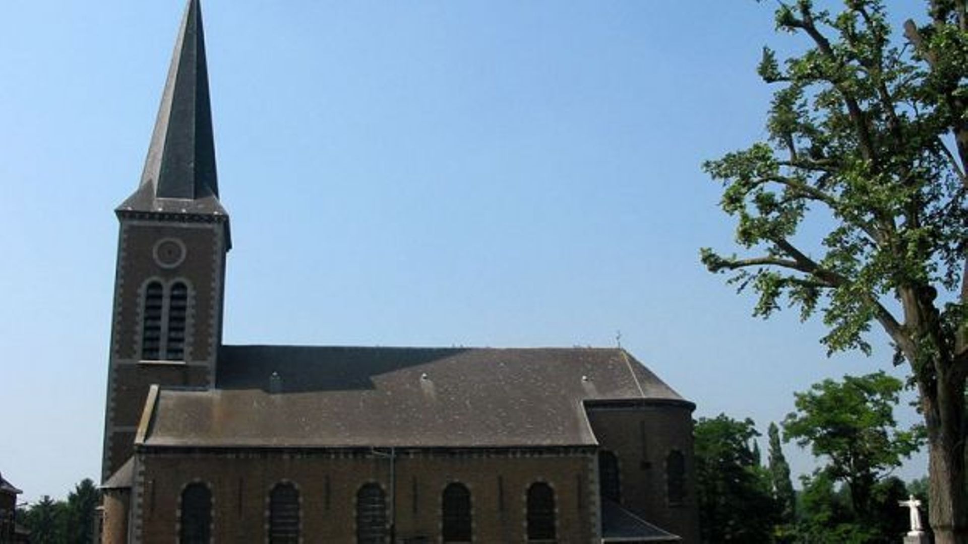 L’église Sainte-Vierge.