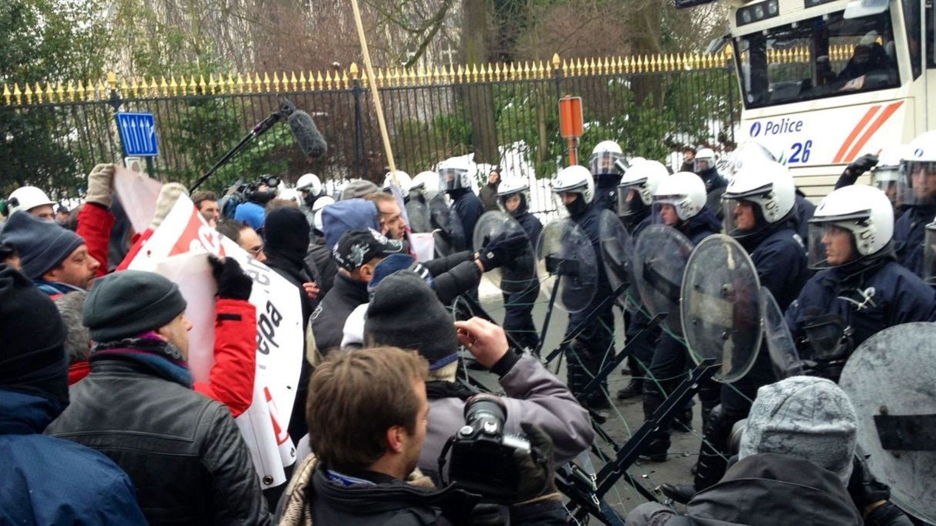 Les manifestants se heurtent aux forces de l'ordre