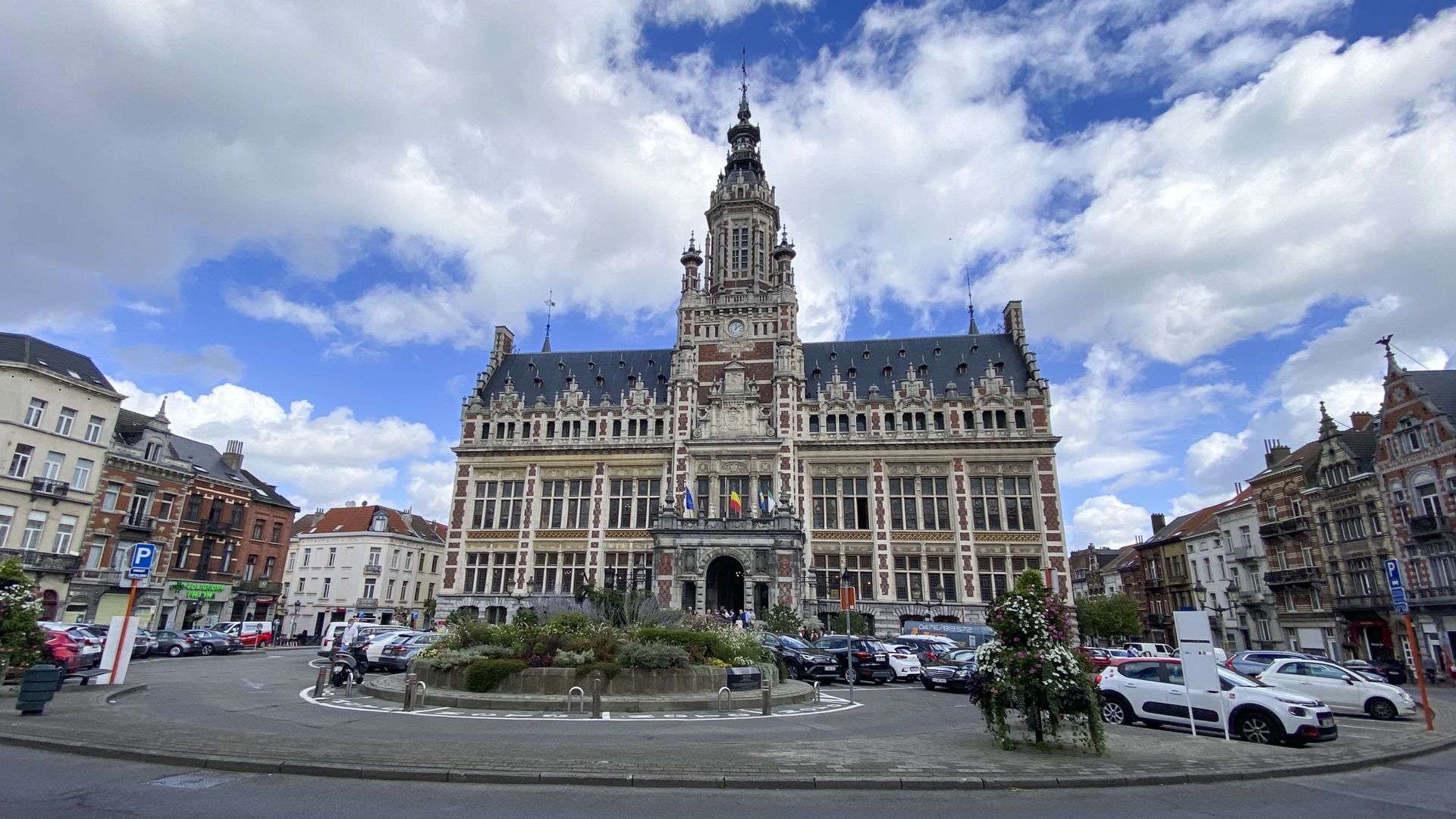 Colis perdus, lettres égarées l’hôtel communal de Schaerbeek hérite