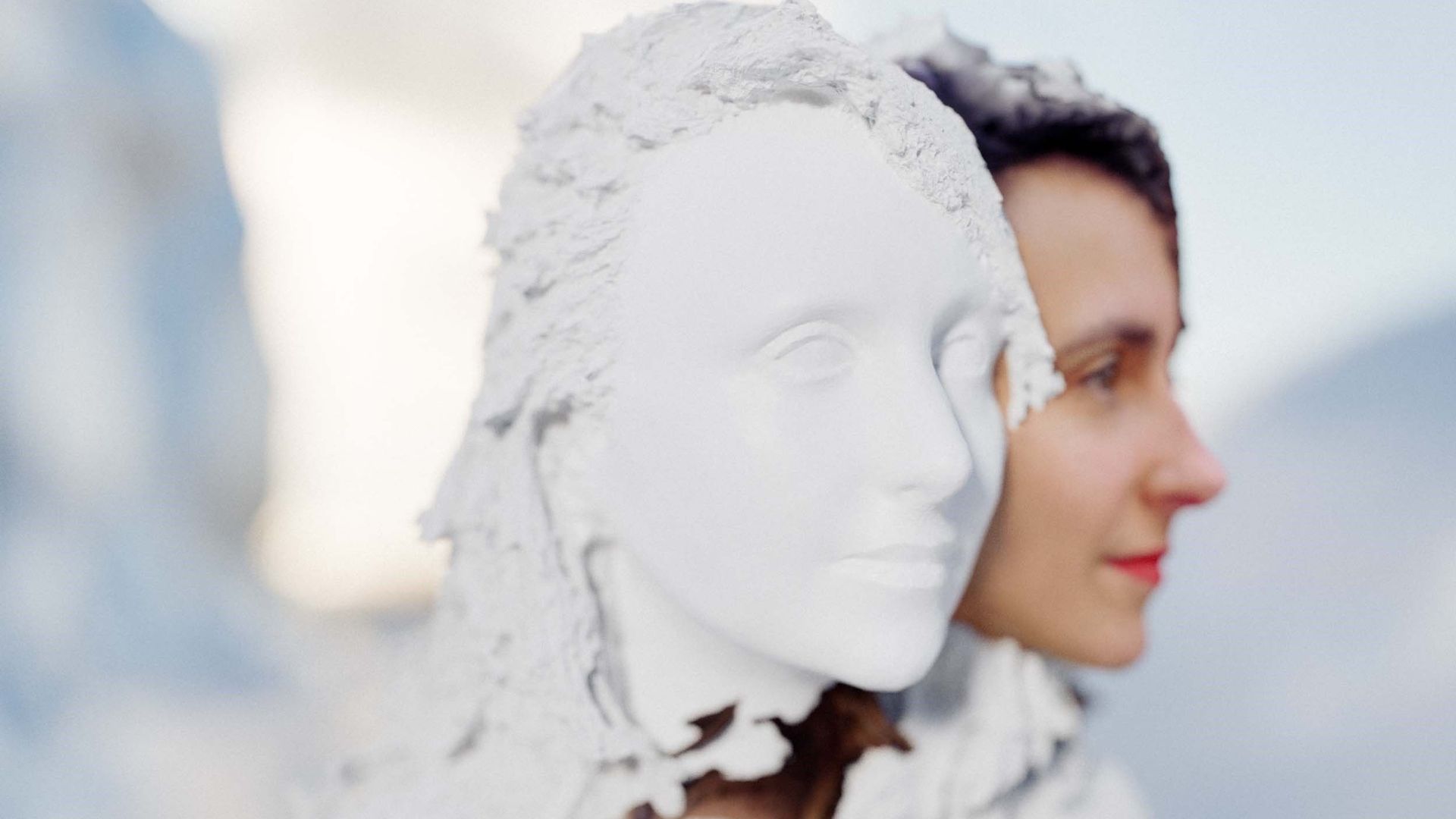 Stéphanie Solinas, artiste plasticienne et chercheuse : "J’explore cet écart entre un individu et son identité"