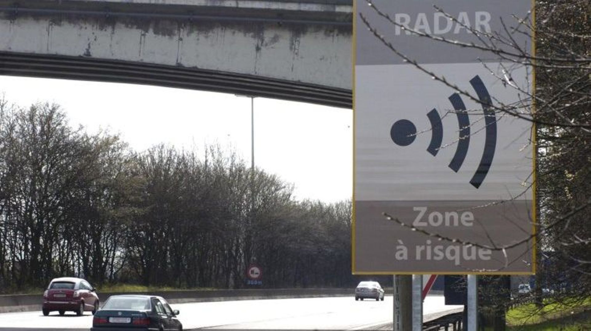 40-nouveaux-supers-radars-sur-les-routes-on-les-decouvre-dans-la-revue-de-presse