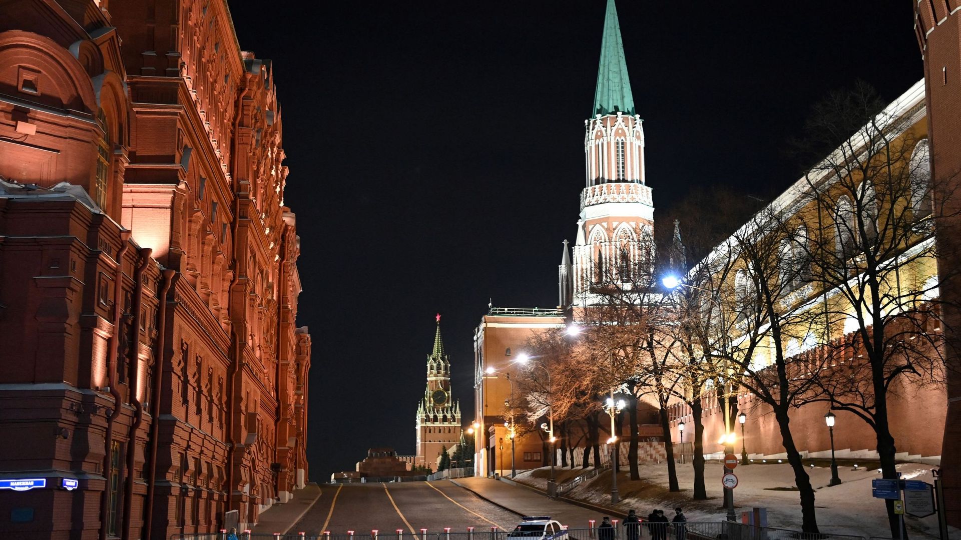 Vue du Kremlin de nuit (2 mars)