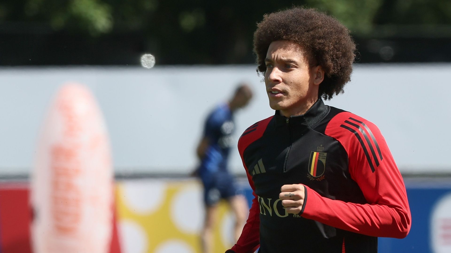Rien ne va pour Girona et Axel Witsel : exclu contre Levante, déroute 0-4 et lanterne rouge