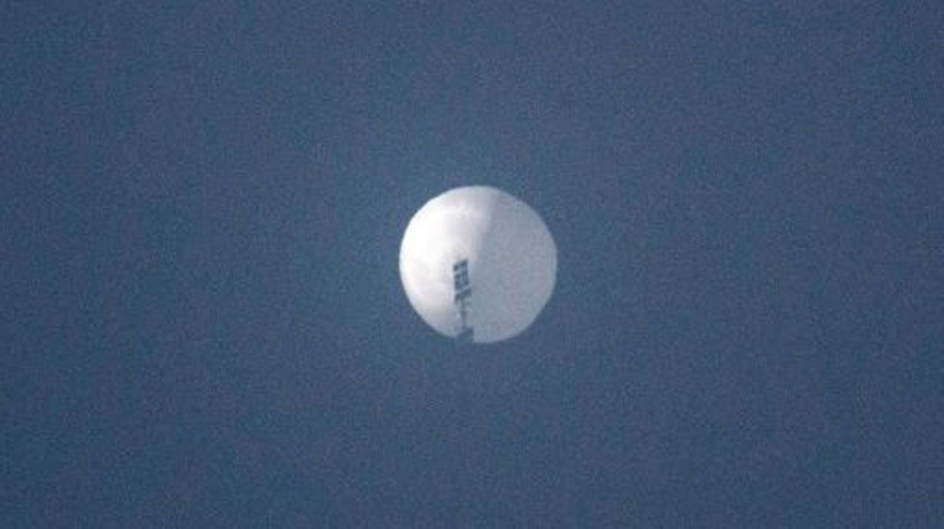 This handout photo from Chase Doak taken on February 1, 2023 and released on February 2 shows a suspected Chinese spy balloon in the sky over Billings, Montana. The Pentagon said February 2 it was tracking a Chinese spy balloon flying high over the United