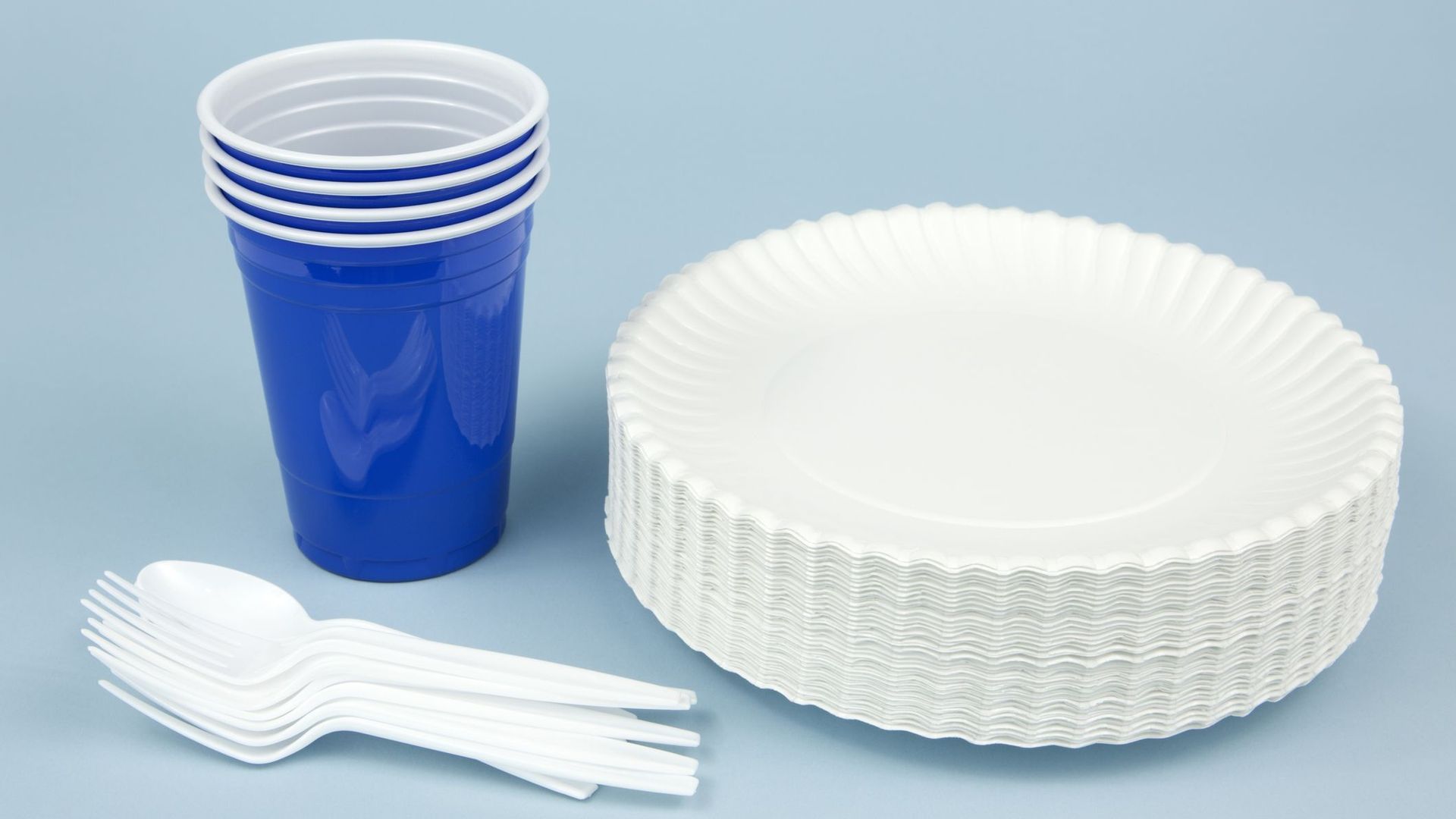 La Commission européenne veut interdire cinq produits plastique à