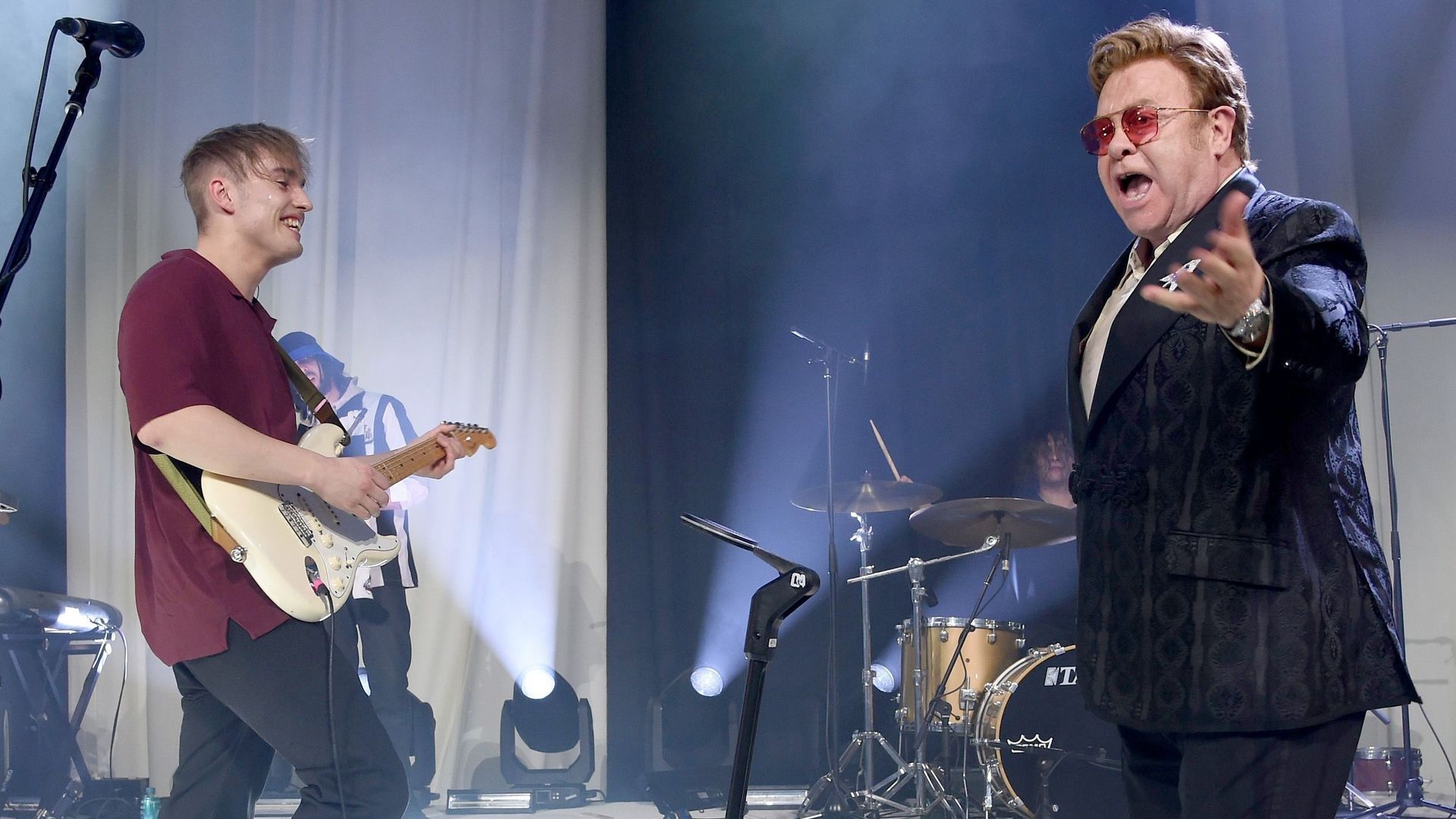 Sam Fender annonce un nouveau single avec Elton John au piano
