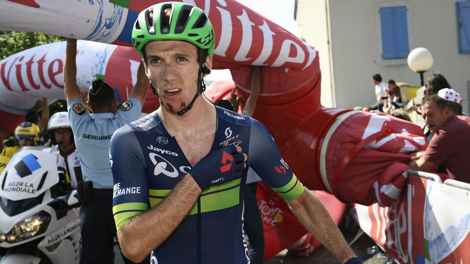 Adam Yates nouveau maillot blanc apr s l incident de l arche