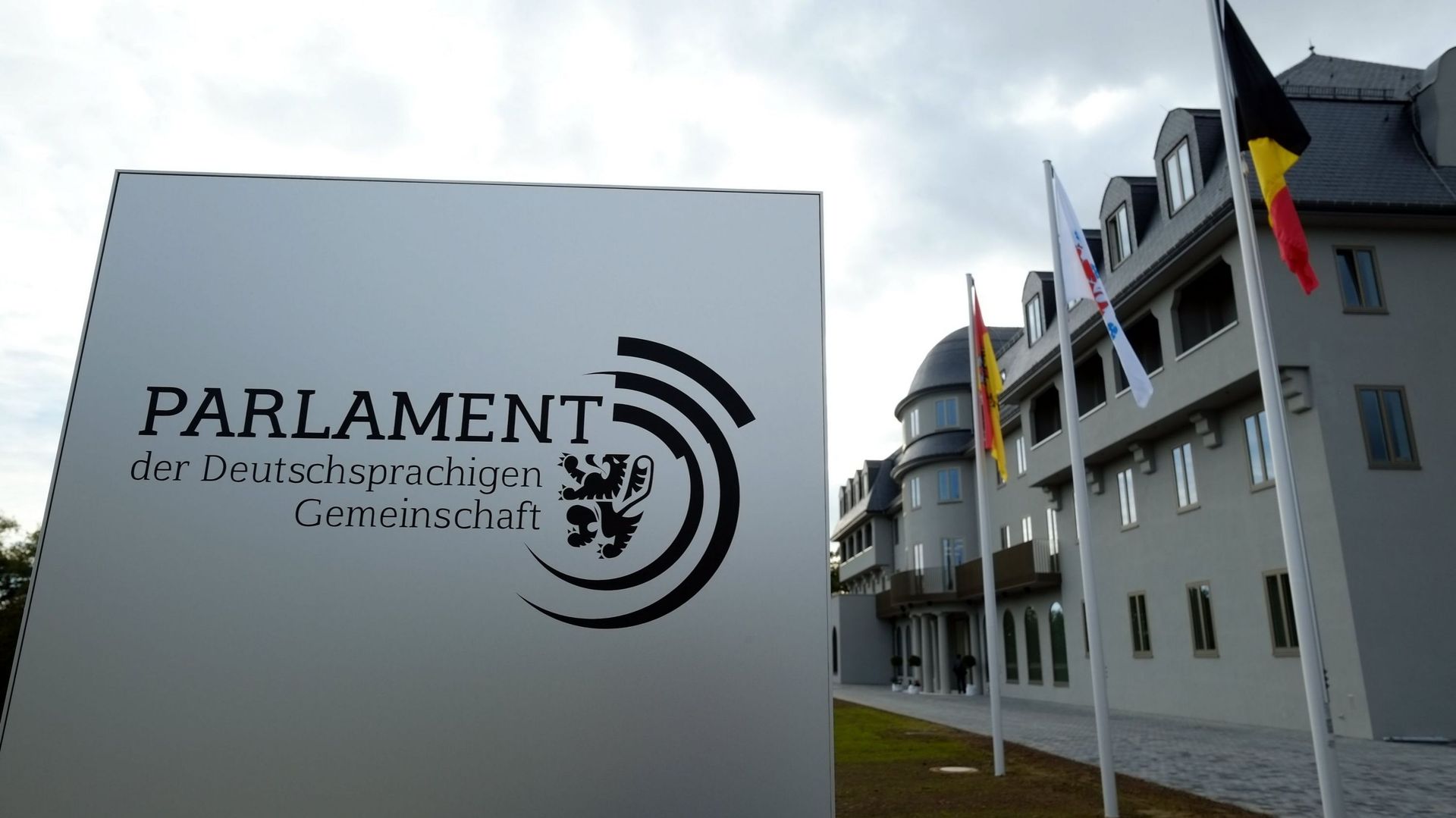 Trois nouveaux députés prêtent serment au parlement germanophone