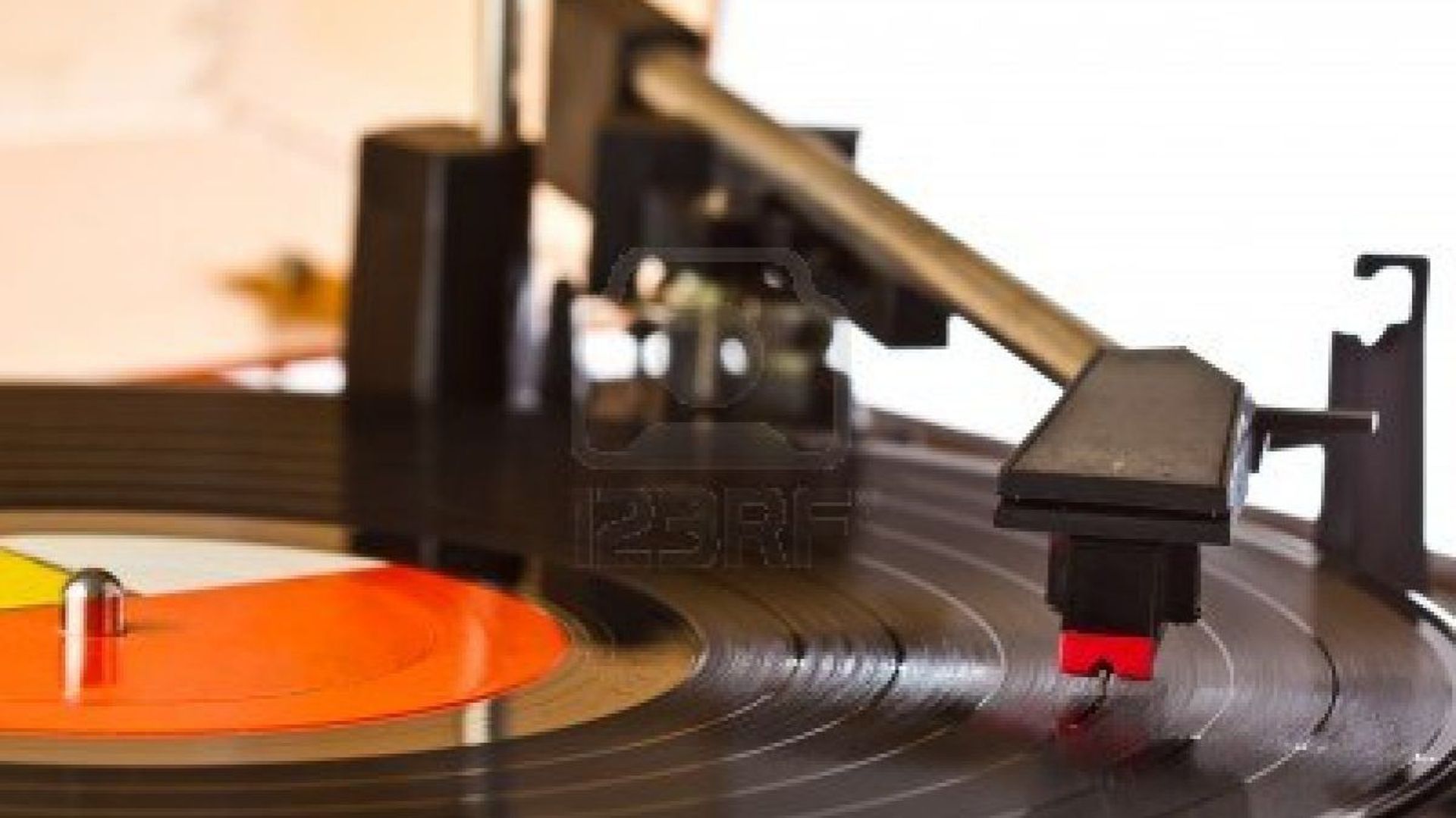 Comment fonctionne un tourne disque ?