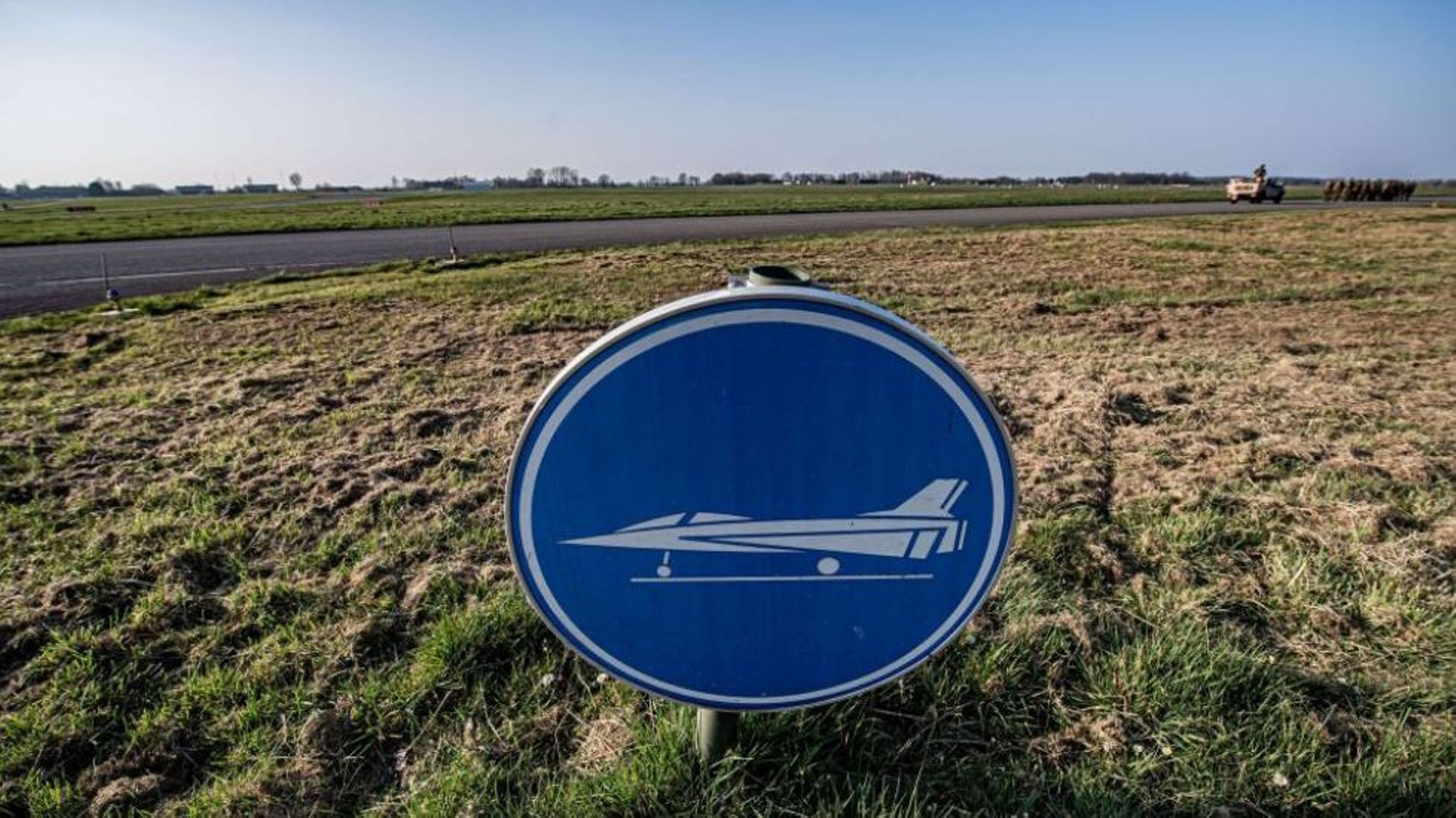Un aéronef léger s’est écrasé, dimanche peu avant 16h00, sur une piste d’atterrissage de la base militaire de Beauvechain.