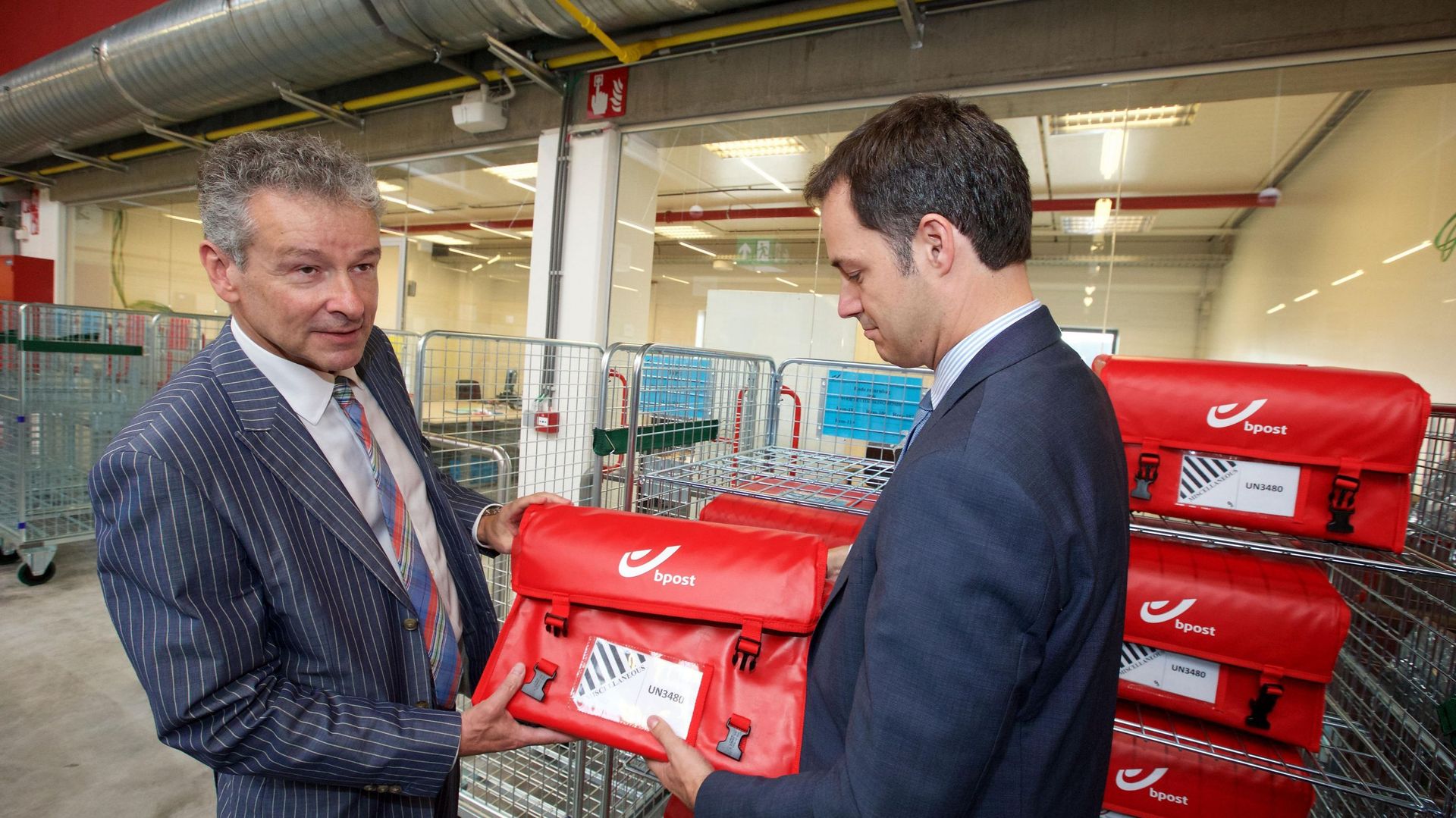 Le CEO de BPost Koen Van Gerven et le vice-premier ministre Alexander De Croo.