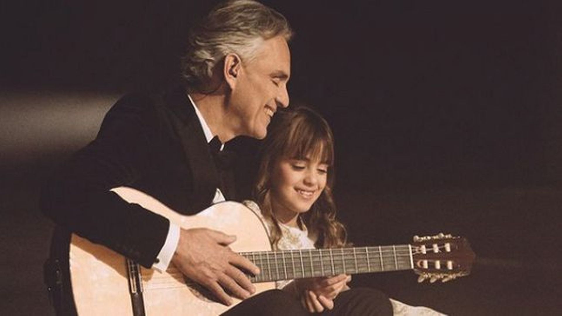 Andrea Bocelli partage un attendrissant duo avec sa fille Virginia