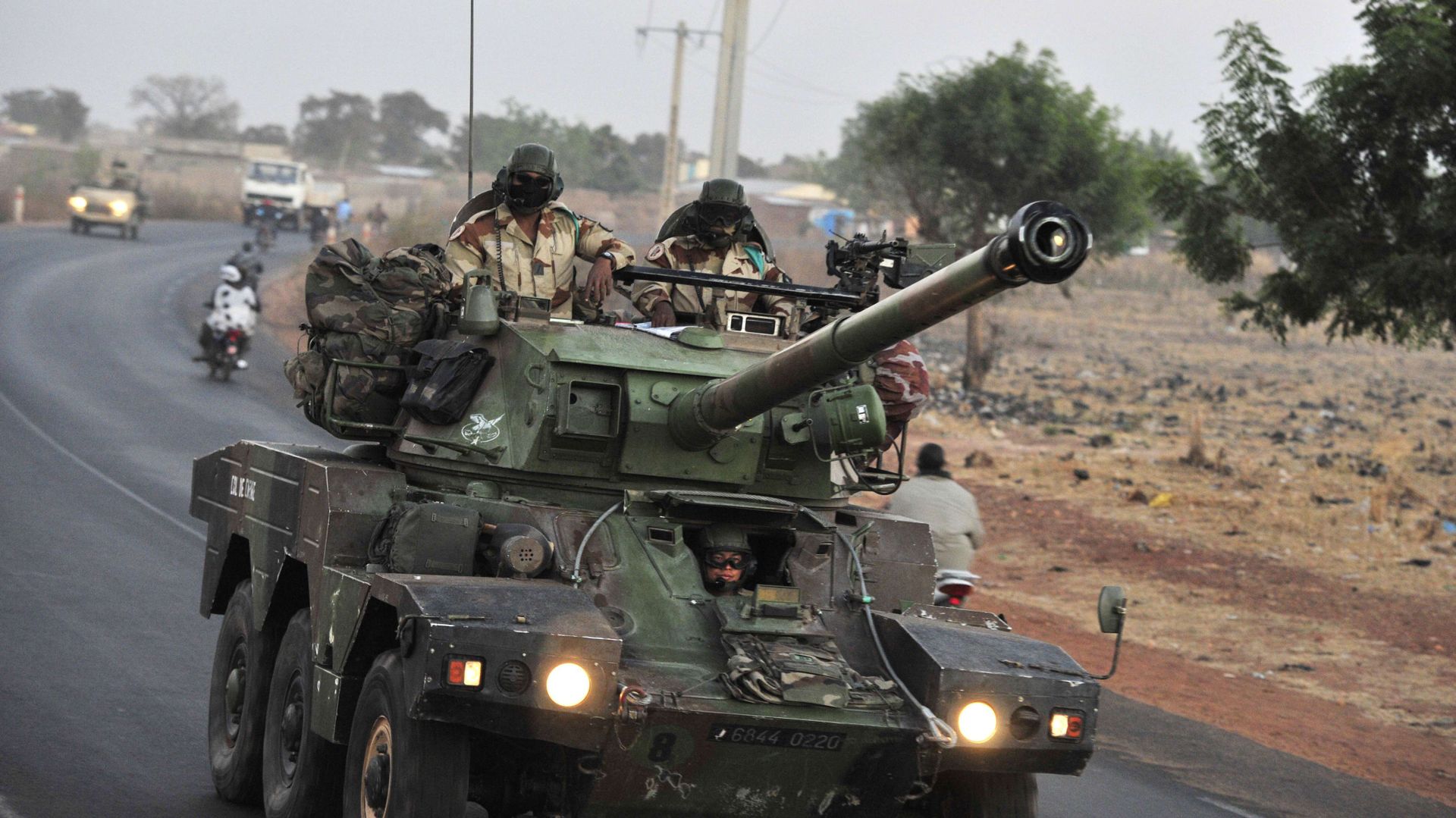 Mali: des centaines de soldats maliens et français font route vers l'Ouest