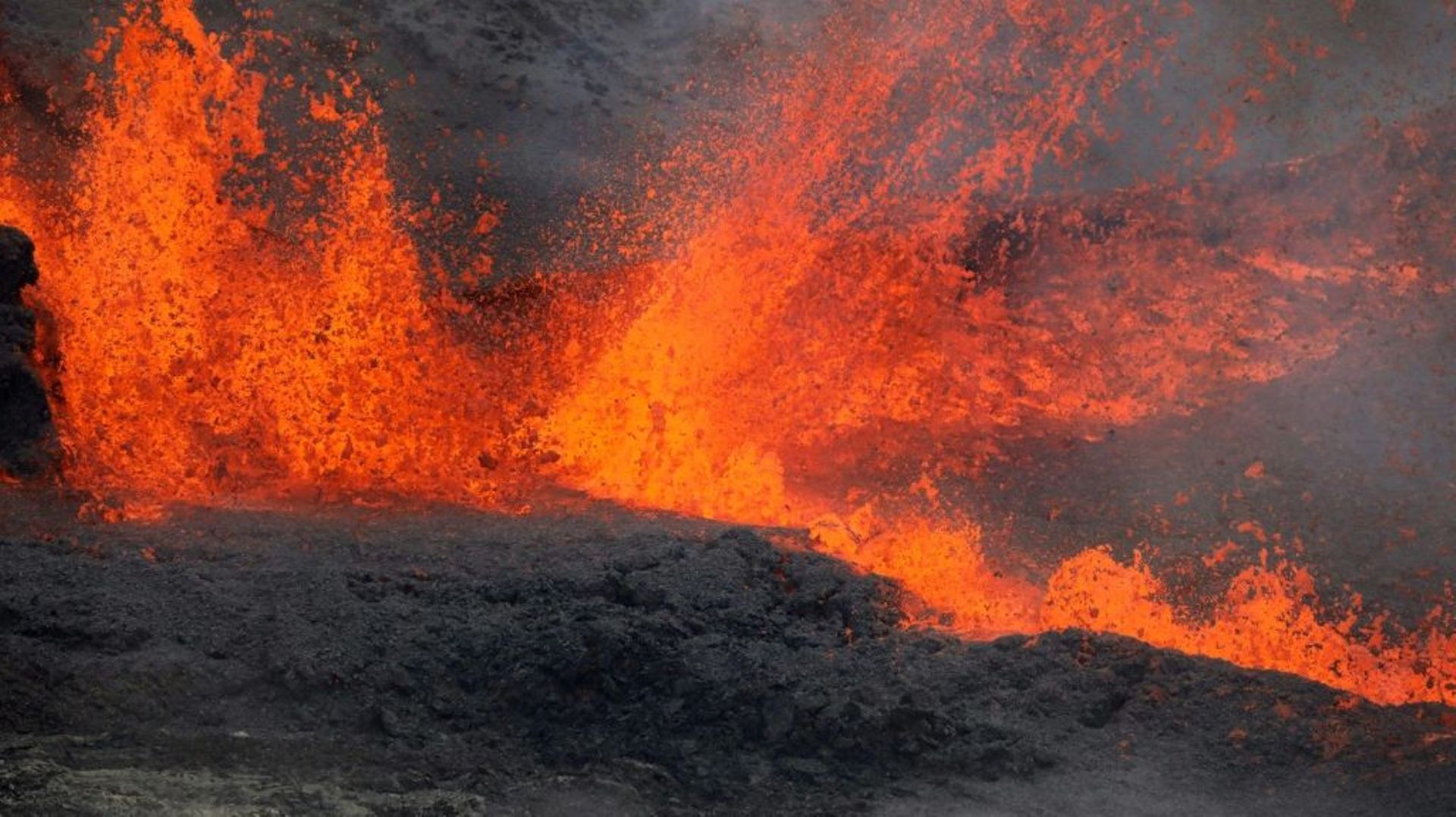 Eruption volcanique au Piton de la Fournaise à La Réunion, le 2 avril 2020
