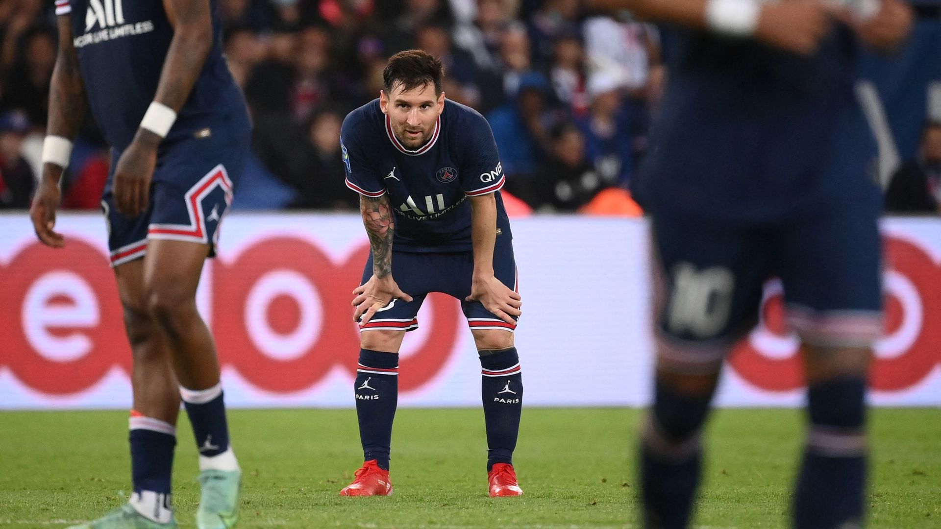 Leo Messi observera ses équipiers contre Montpellier depuis le banc