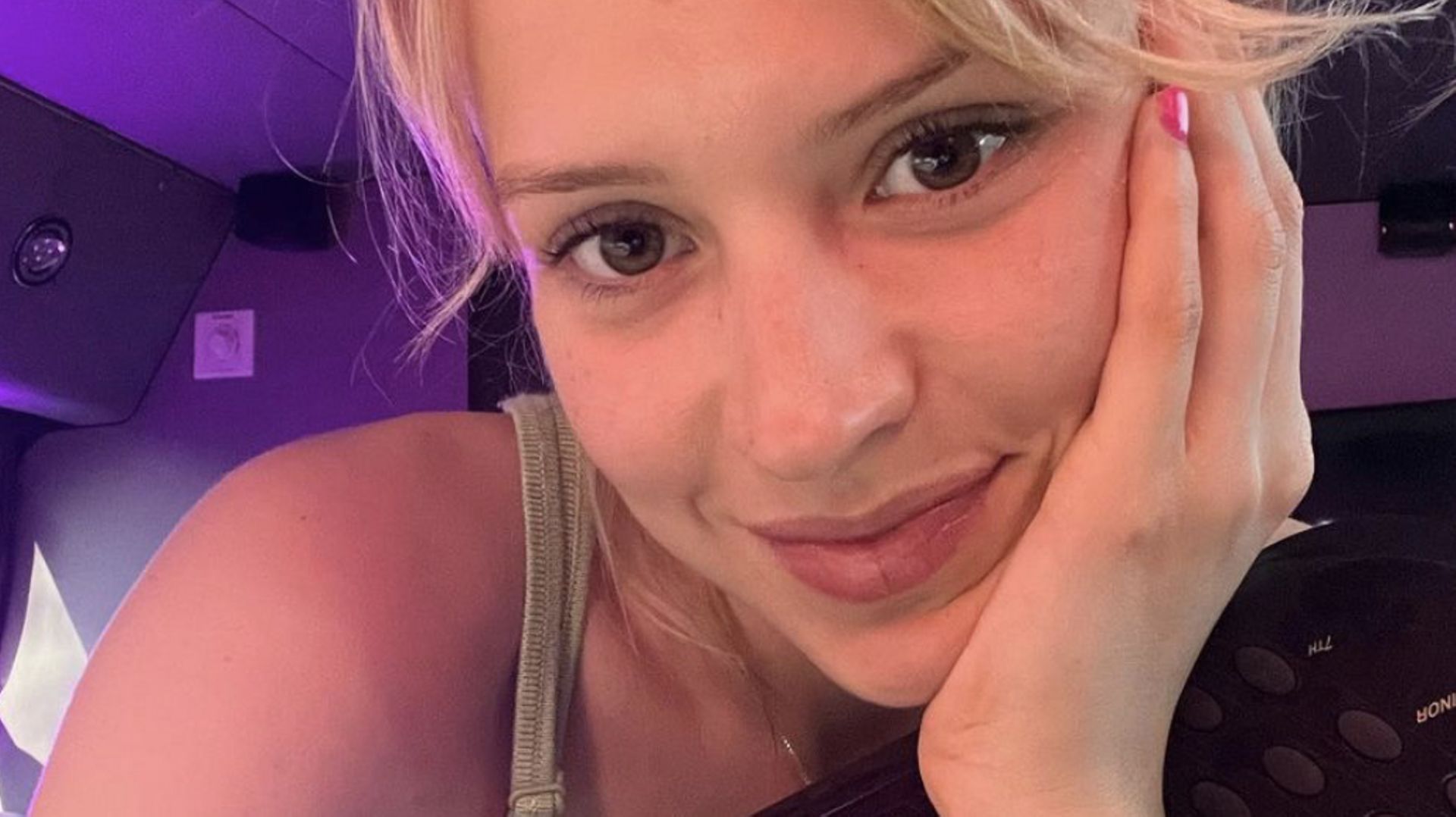 Nonante-cinq Tour : Angèle vit sa meilleure vie - RTBF Actus