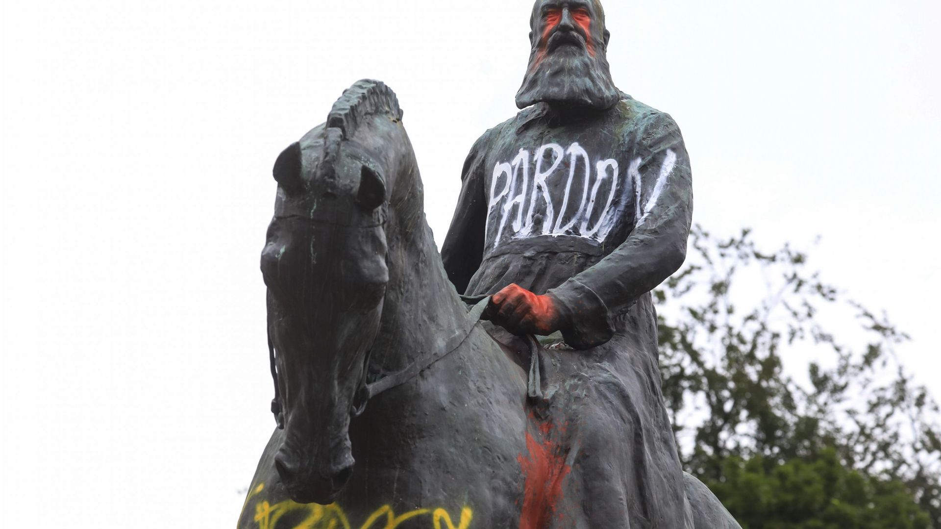 Bruxelles: la statue de Léopold II située sur la place du Trône a été vandalisée