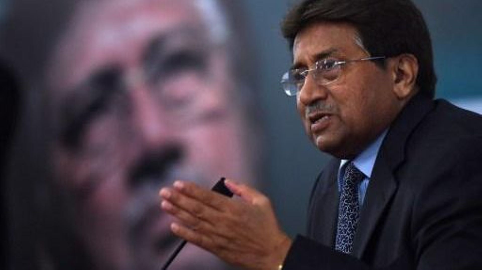 Former Pakistani president and military ruler, Pervez Musharraf addresses a youth parliament in Karachi on December 4, 2014. Musharraf gave a historical account of militancy in the country during his address.  AFP PHOTO/ Asif HASSAN